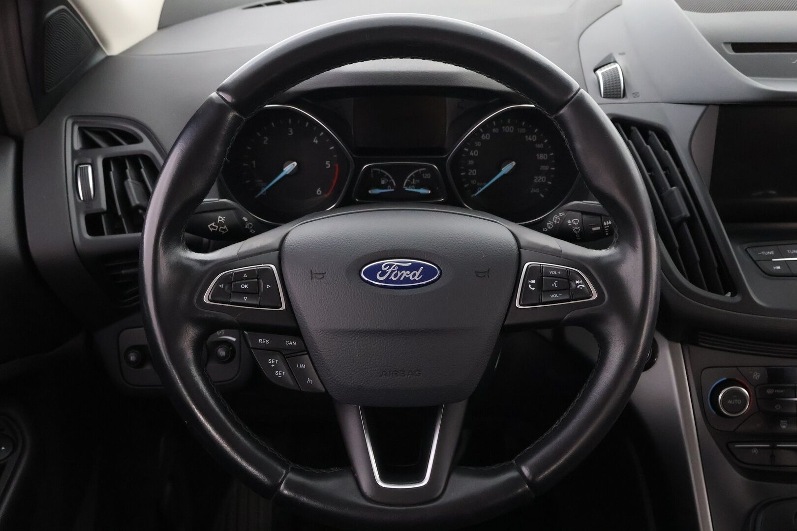 Ford Kuga 2019 1,5 TDCi 120 hv PowerShift A6 FWD Style 5-ovinen - Suomiauto | Webasto | Vetokoukku | Peruutuskamera | Navi | Lämpölasi   | 2x Renkaat Aluvantein!