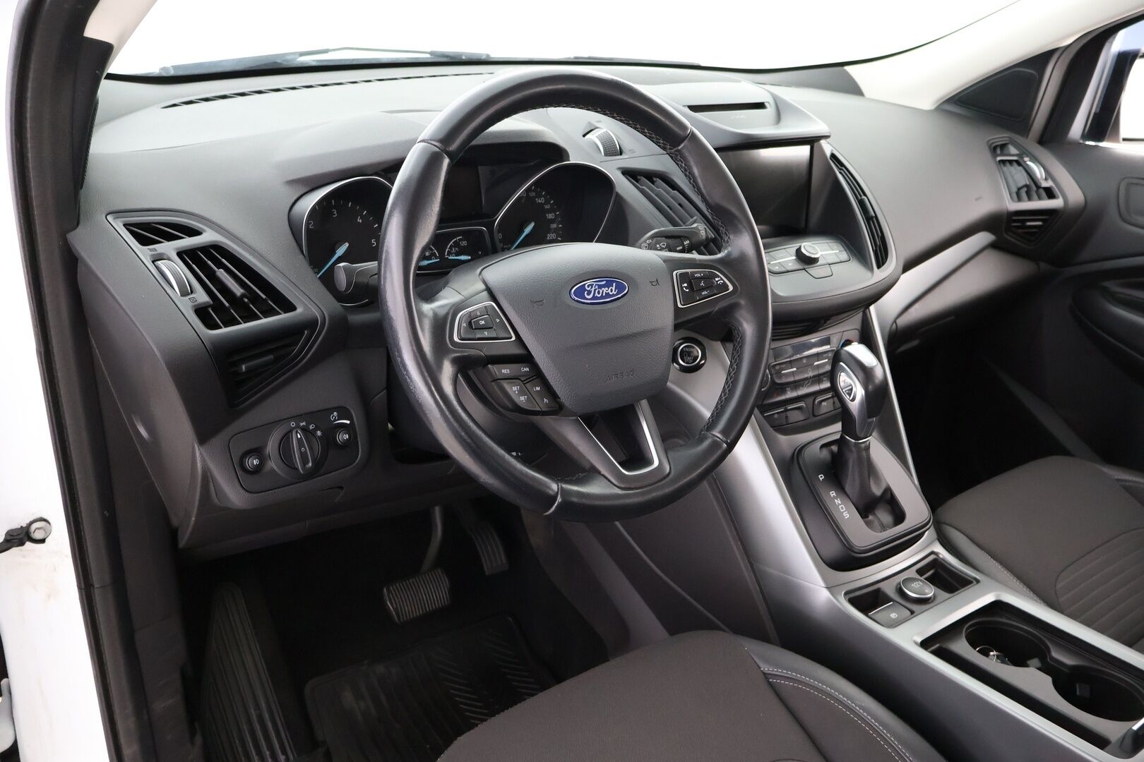 Ford Kuga 2019 1,5 TDCi 120 hv PowerShift A6 FWD Style 5-ovinen - Suomiauto | Webasto | Vetokoukku | Peruutuskamera | Navi | Lämpölasi   | 2x Renkaat Aluvantein!
