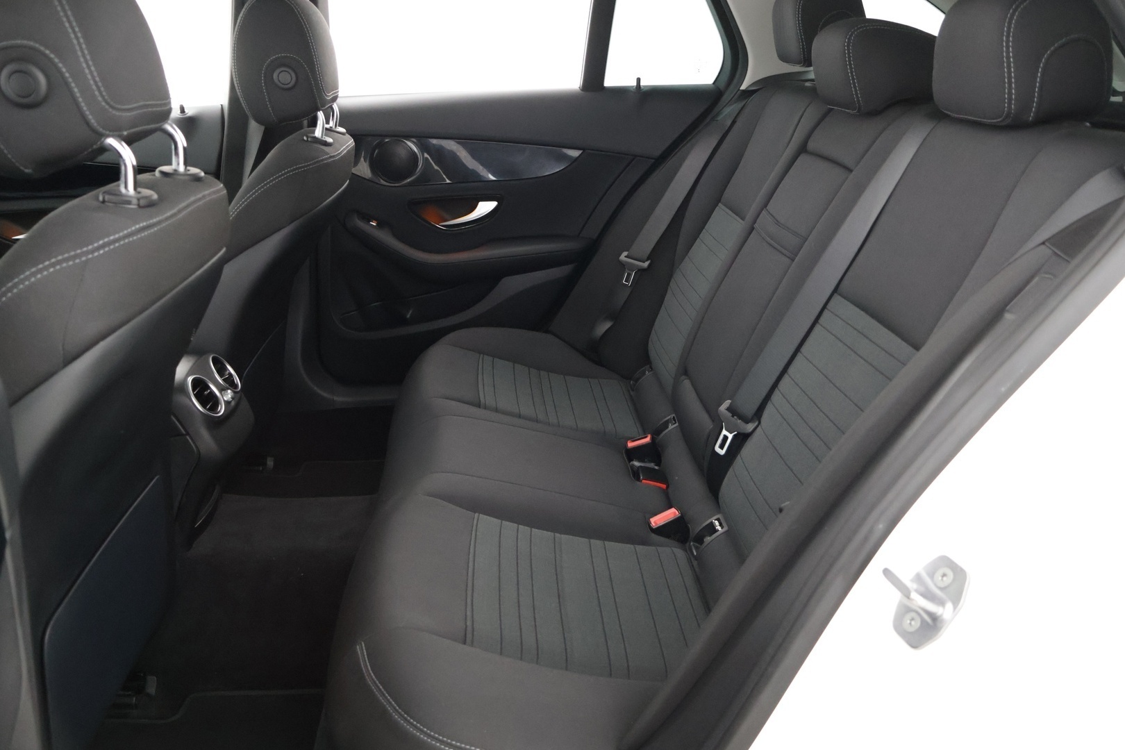 Mercedes-Benz C 2019 200 T A Business *Suomi-auto / LED high performance / Sporttipenkit / Lohkolämmitin* - Nokian Hakkapeliitta talvirenkaat, lähes uudet / Katsastus vasta 2/27 / Hyvä huoltohistoria! * - HULLUT JOULUT KORKOTARJOUS 2,49% 