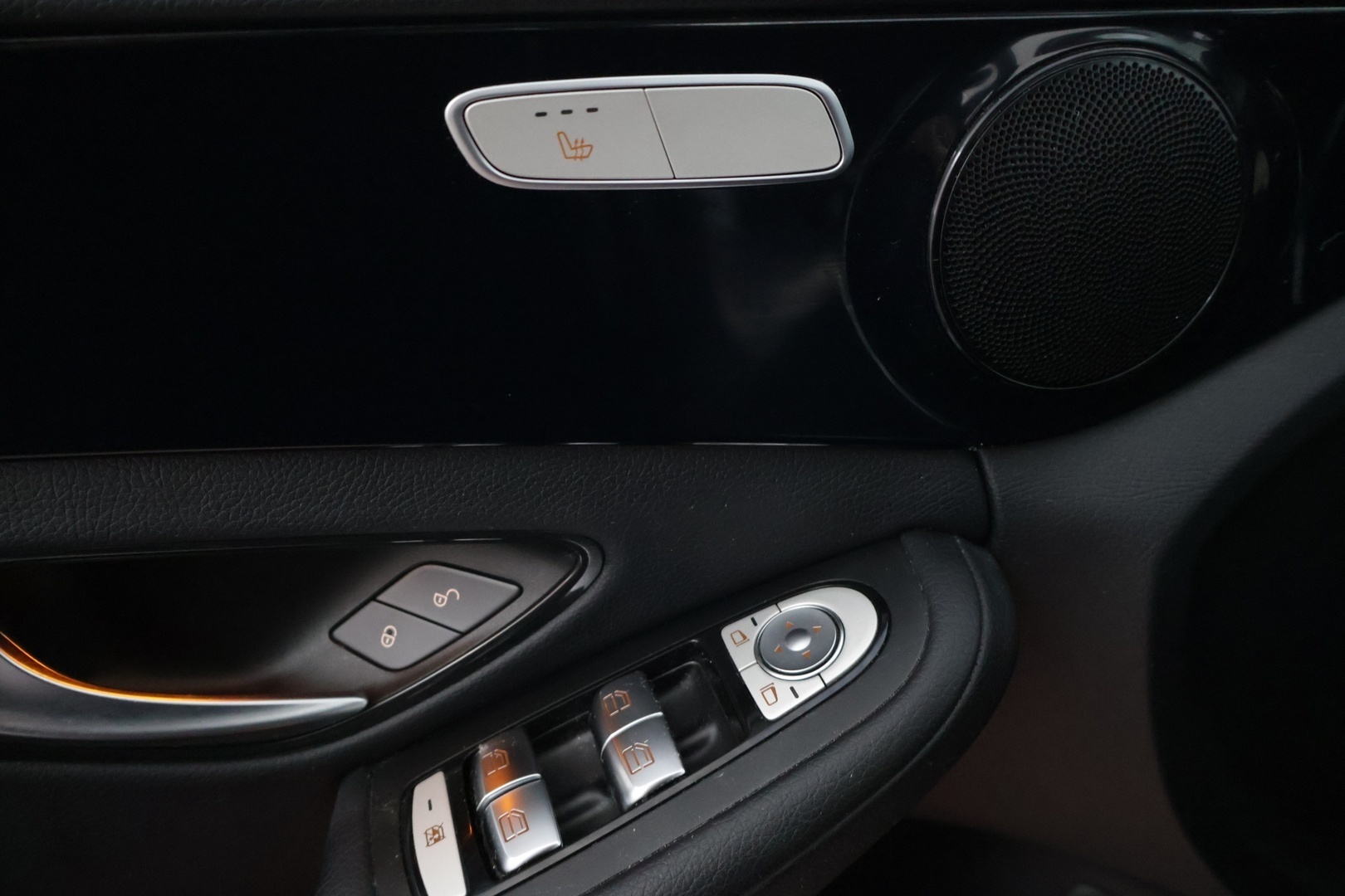 Mercedes-Benz C 2019 200 T A Business *Suomi-auto / LED high performance / Sporttipenkit / Lohkolämmitin* - Nokian Hakkapeliitta talvirenkaat, lähes uudet / Katsastus vasta 2/27 / Hyvä huoltohistoria! * - HULLUT JOULUT KORKOTARJOUS 2,49% 