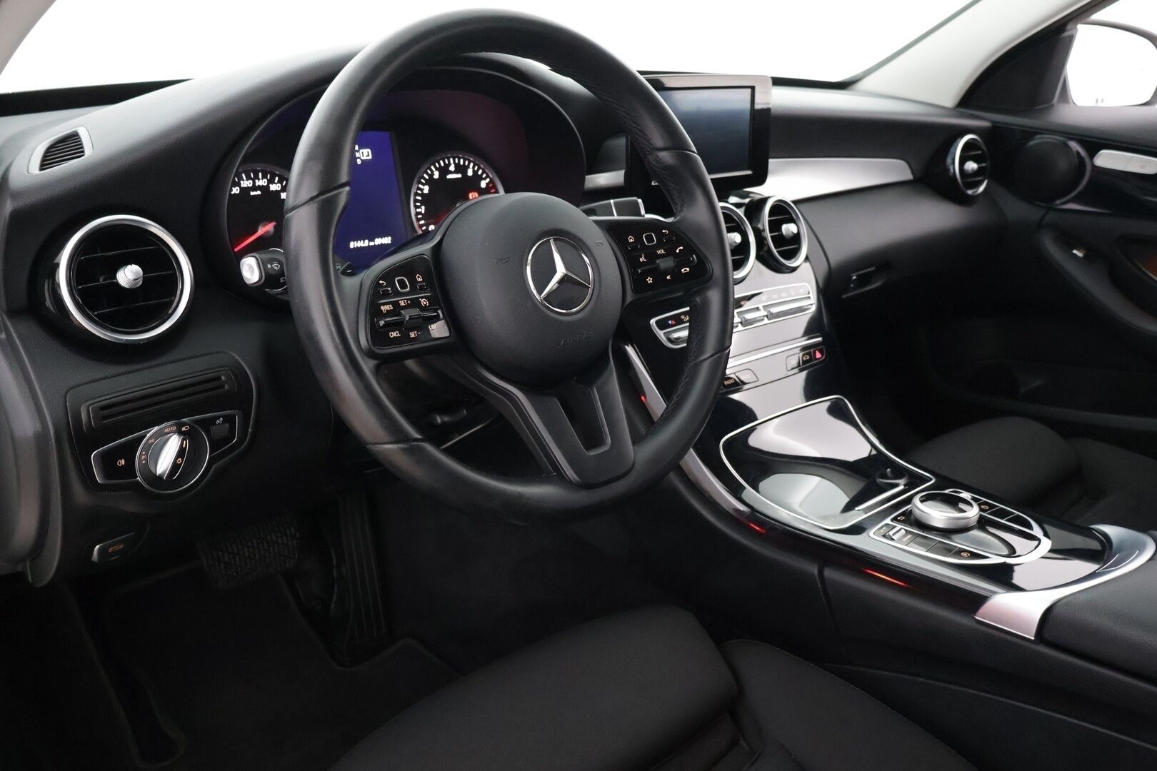 Mercedes-Benz C 2019 200 T A Business *Suomi-auto / LED high performance / Sporttipenkit / Lohkolämmitin* - Nokian Hakkapeliitta talvirenkaat, lähes uudet / Katsastus vasta 2/27 / Hyvä huoltohistoria! * - HULLU BLACKWEEK KORKOTARJOUS 2,49%