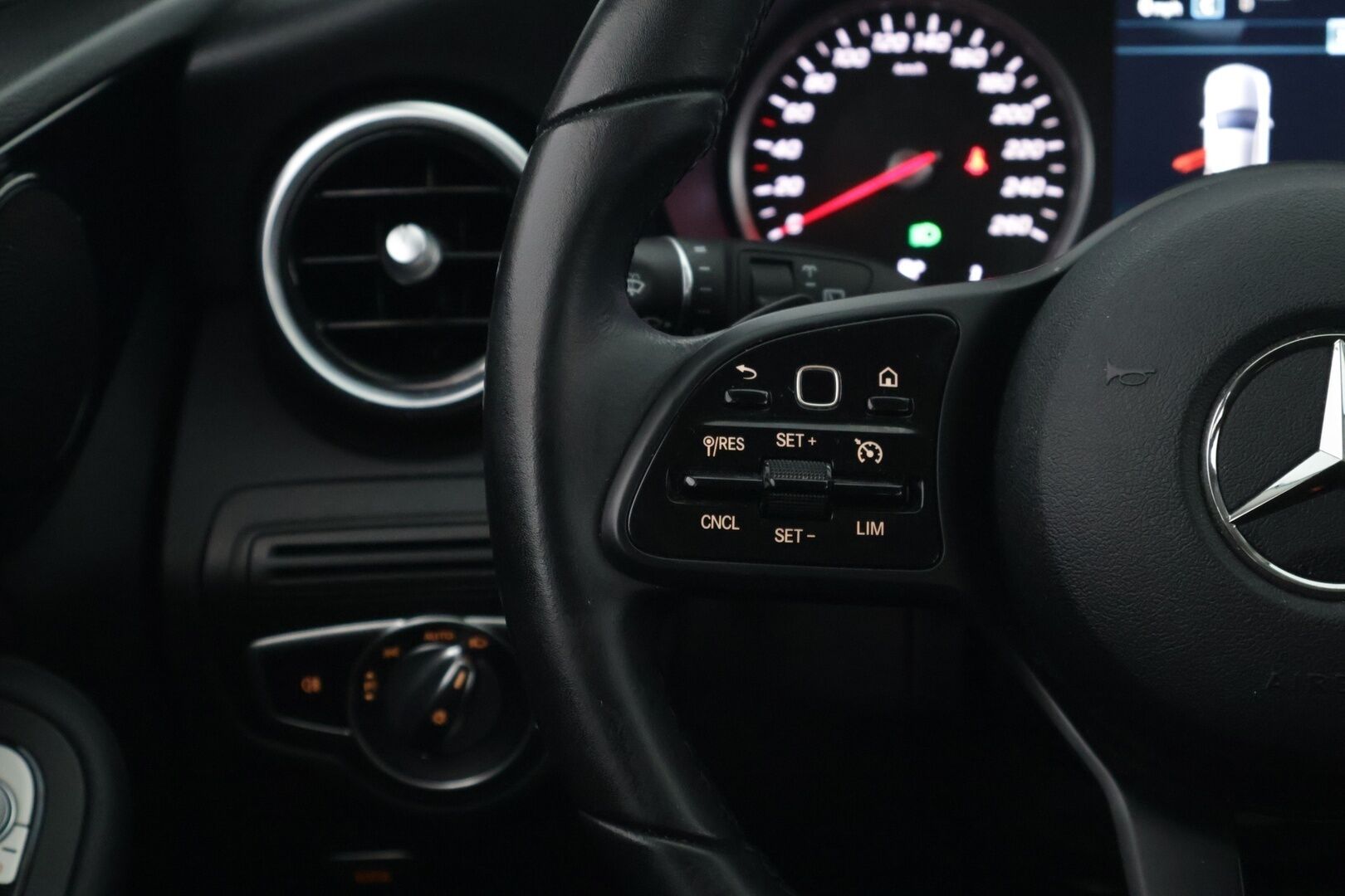 Mercedes-Benz C 2019 200 T A Business - Suomi-auto / LED high performance / Sporttipenkit / Lohkolämmitin