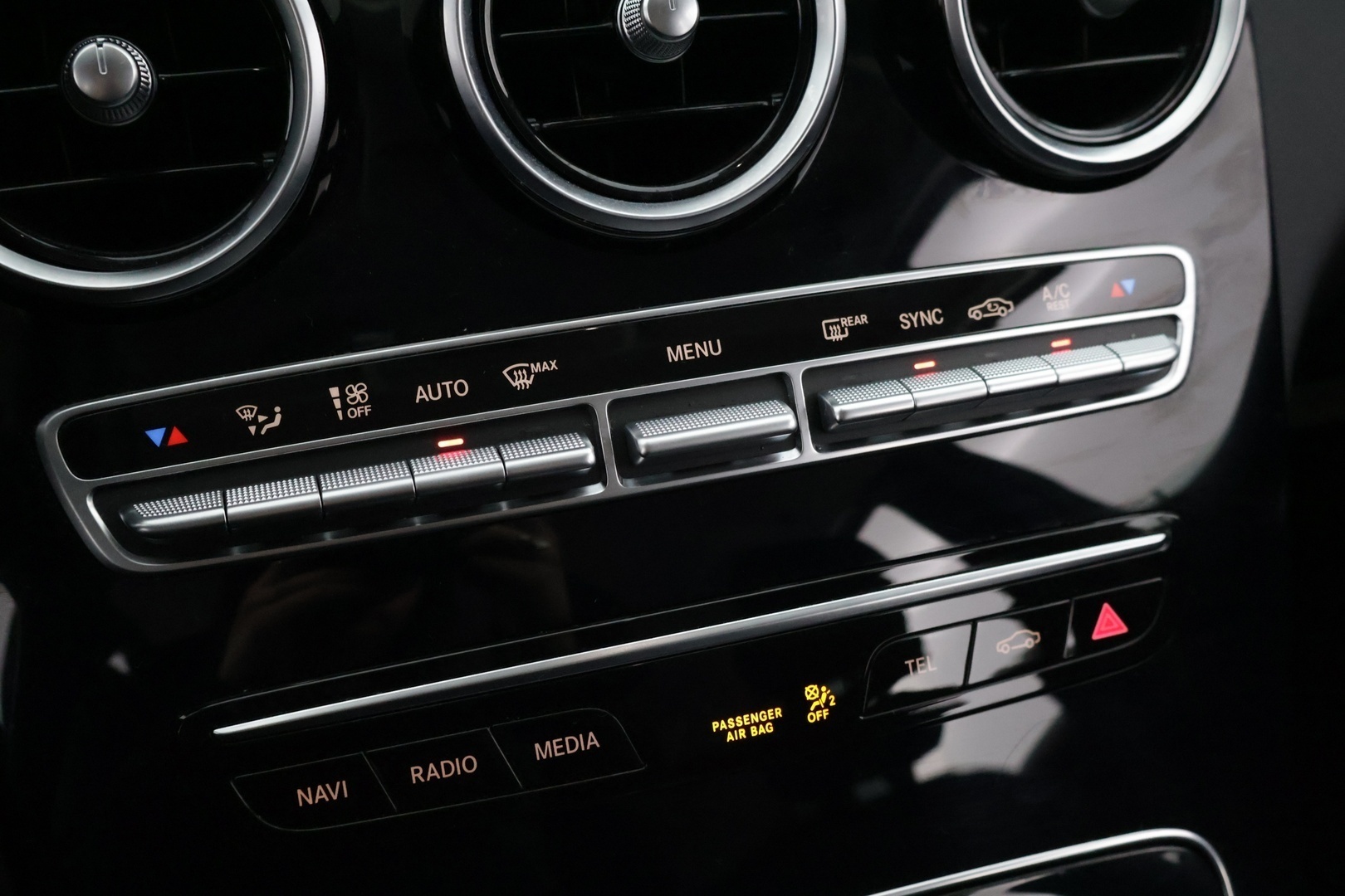 Mercedes-Benz C 2019 200 T A Business *Suomi-auto / LED high performance / Sporttipenkit / Lohkolämmitin* - Nokian Hakkapeliitta talvirenkaat, lähes uudet / Katsastus vasta 2/27 / Hyvä huoltohistoria! * - HULLUT JOULUT KORKOTARJOUS 2,49% 