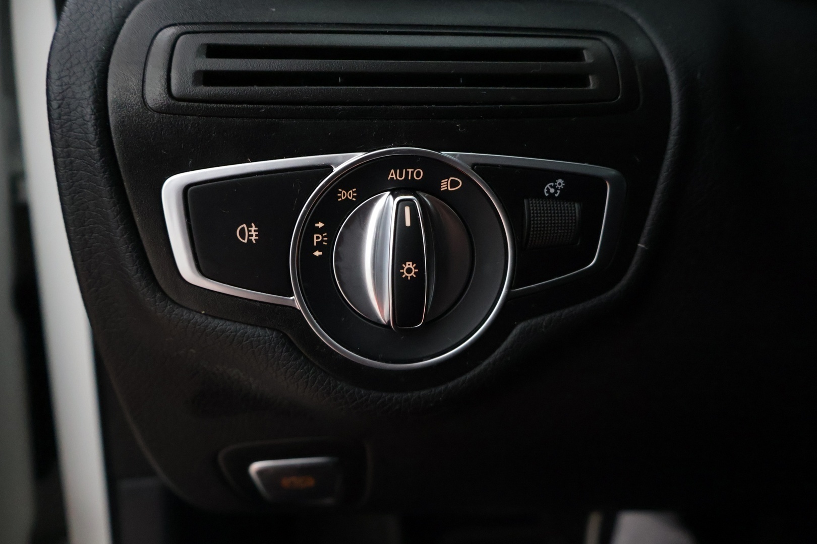 Mercedes-Benz C 2019 200 T A Business *Suomi-auto / LED high performance / Sporttipenkit / Lohkolämmitin* - Nokian Hakkapeliitta talvirenkaat, lähes uudet / Katsastus vasta 2/27 / Hyvä huoltohistoria! * - HULLUT JOULUT KORKOTARJOUS 2,49% 