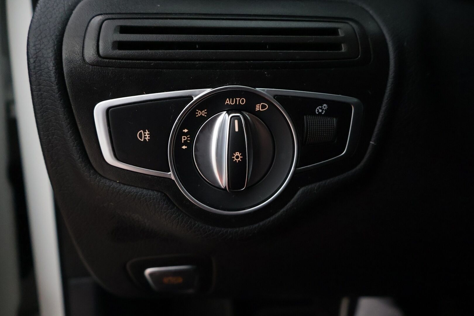 Mercedes-Benz C 2019 200 T A Business *Suomi-auto / LED high performance / Sporttipenkit / Lohkolämmitin* - Nokian Hakkapeliitta talvirenkaat, lähes uudet / Katsastus vasta 2/27 / Hyvä huoltohistoria! * - HULLU BLACKWEEK KORKOTARJOUS 2,49%