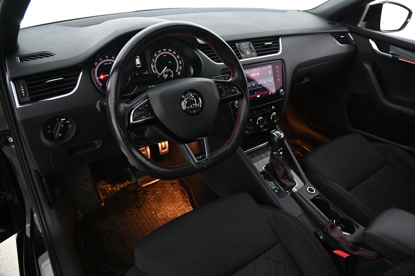 Skoda Octavia 2019 *Combi 2,0 TDI 184 4x4 RS DSG Autom. *ACC / BLIS / Webasto / P-Kamera / Kessy* - *Suomi-Auto / Urheiluistuimet / Suksiluukku / Vetokoukku*