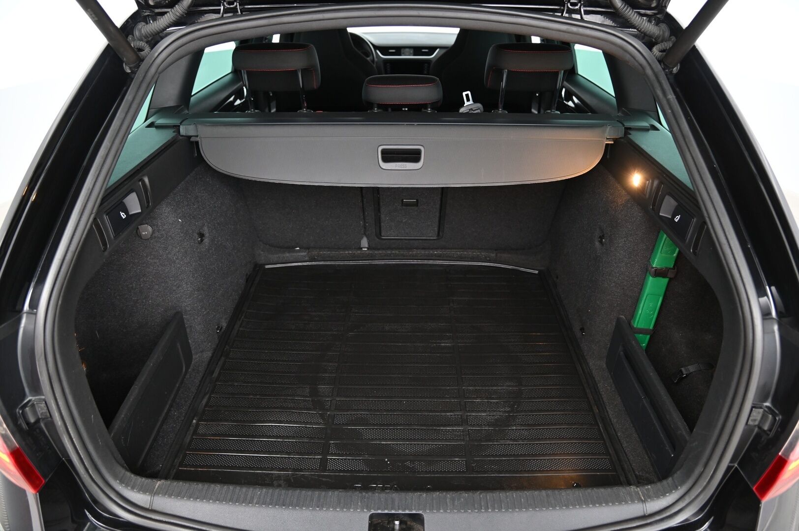 Skoda Octavia 2019 *Combi 2,0 TDI 184 4x4 RS DSG Autom. *ACC / BLIS / Webasto / P-Kamera / Kessy* - *Suomi-Auto / Urheiluistuimet / Suksiluukku / Vetokoukku*