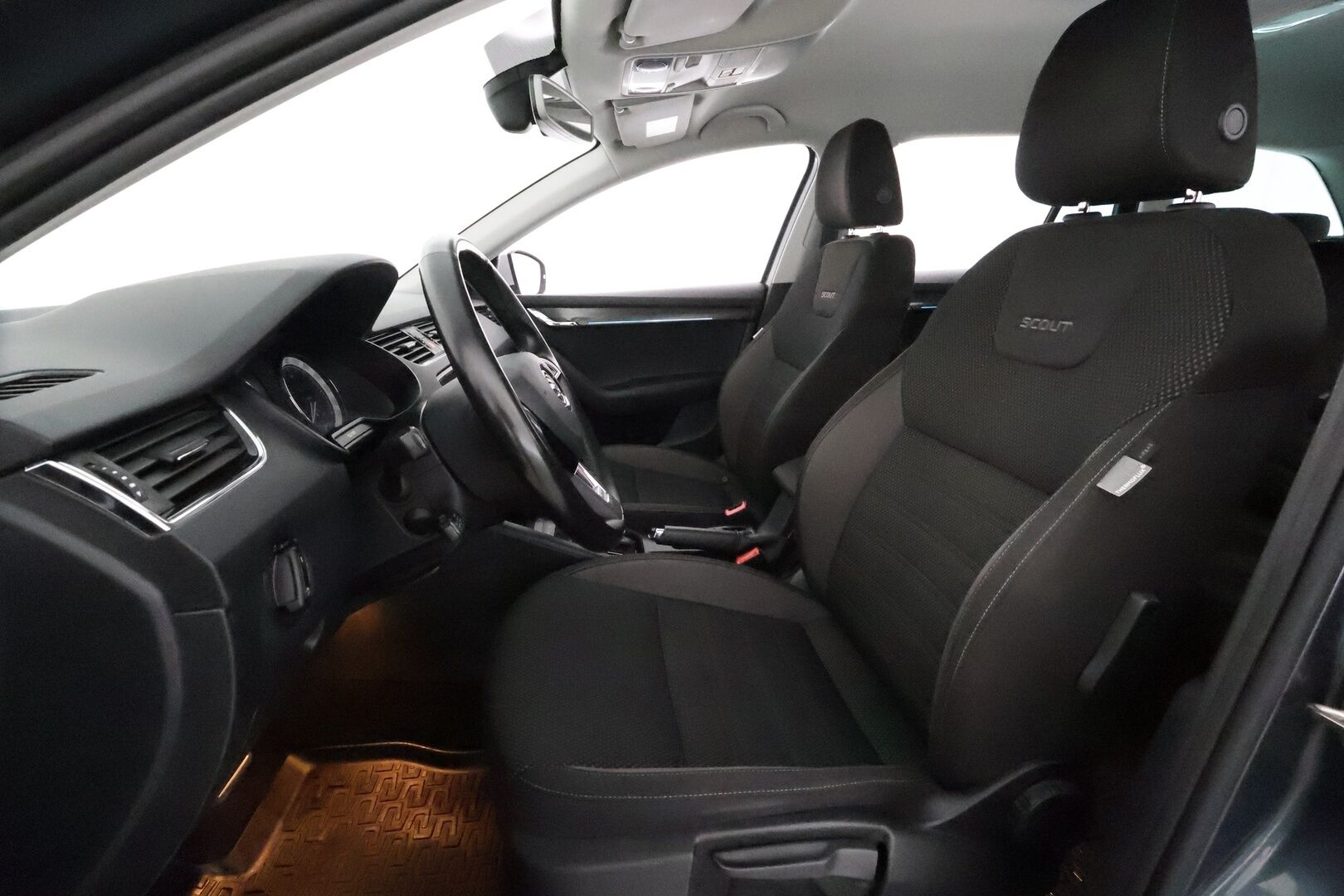 Skoda Octavia 2019 Combi 2,0 TDI 184 4x4 Scout DSG **Webasto / Koukku / Adapt.Vakkari / LED-valot / P.kamera / KeylessGO** - Suomi-auto / Kahdet Renkaat