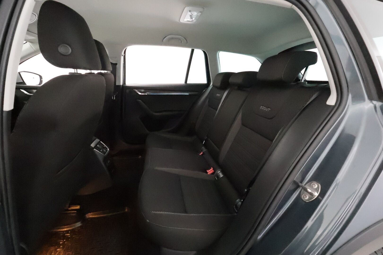 Skoda Octavia 2019 Combi 2,0 TDI 184 4x4 Scout DSG **Webasto / Koukku / Adapt.Vakkari / LED-valot / P.kamera / KeylessGO** - Suomi-auto / Kahdet Renkaat