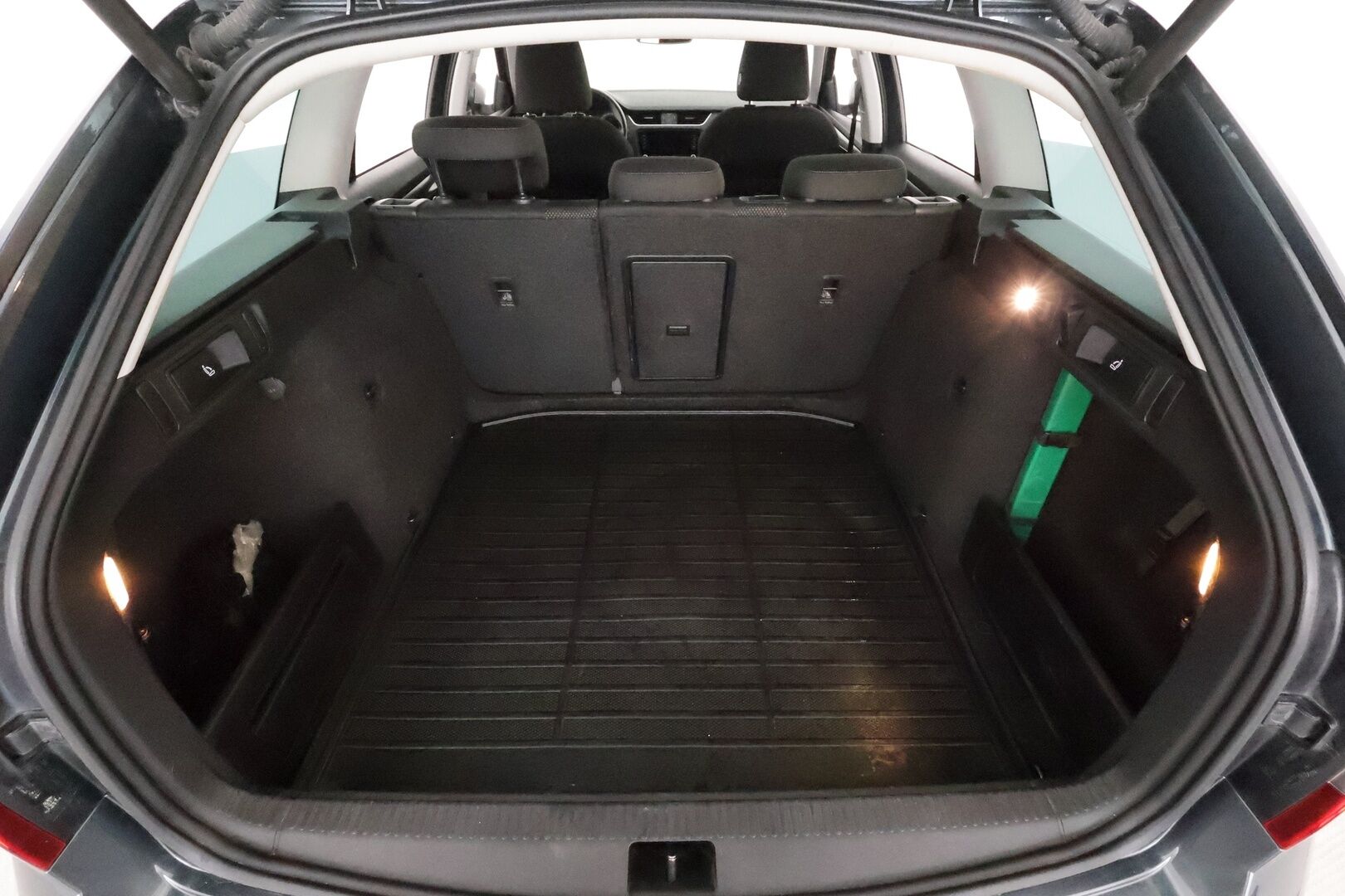 Skoda Octavia 2019 Combi 2,0 TDI 184 4x4 Scout DSG **Webasto / Koukku / Adapt.Vakkari / LED-valot / P.kamera / KeylessGO** - Suomi-auto / Kahdet Renkaat