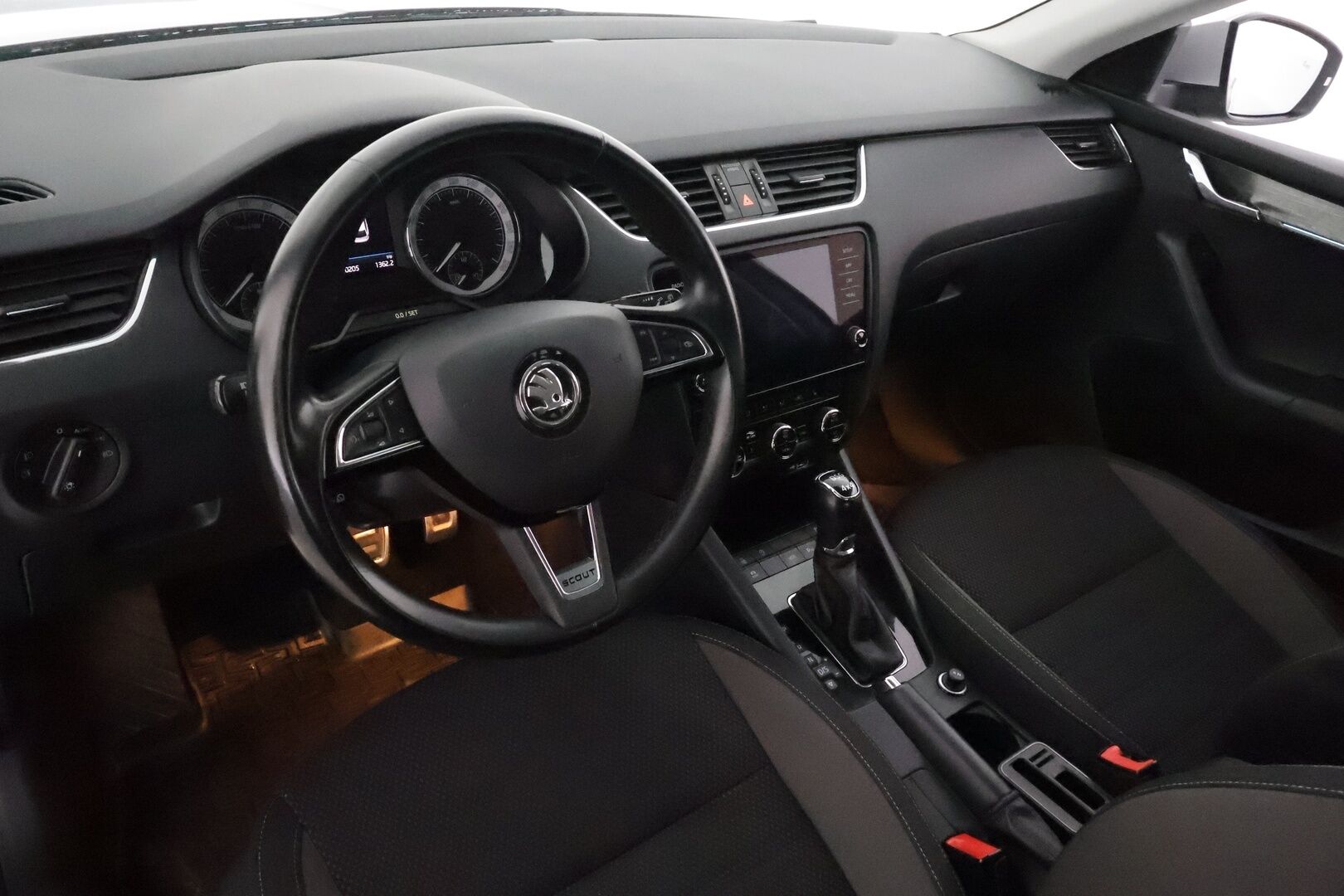Skoda Octavia 2019 Combi 2,0 TDI 184 4x4 Scout DSG **Webasto / Koukku / Adapt.Vakkari / LED-valot / P.kamera / KeylessGO** - Suomi-auto / Kahdet Renkaat