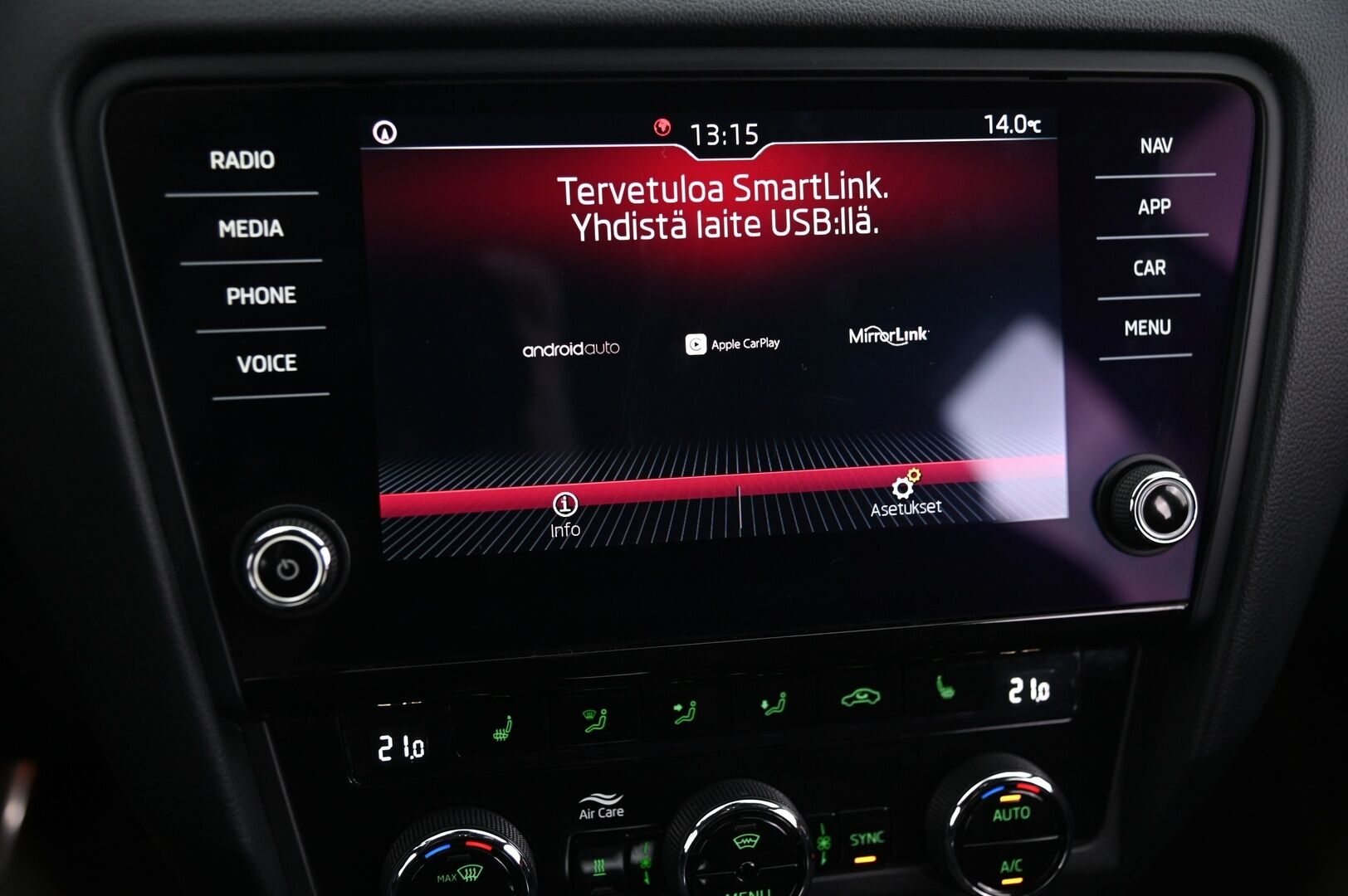 Skoda Octavia 2019 Combi 2,0 TDI 184 RS DSG Autom *Webasto / Lämmitettävä Ratti & Tuulilasi / ACC / P.kamera - Näyttävä yksillö hyvällä värillä!* - HULLU BLACKWEEK KORKOTARJOUS 2,49%