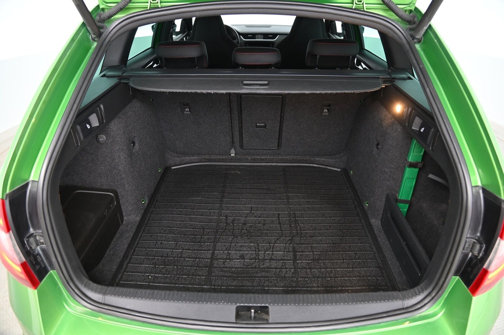 Skoda Octavia 2019 Combi 2,0 TDI 184 RS DSG Autom *Webasto / Lämmitettävä Ratti & Tuulilasi / ACC / P.kamera - Näyttävä yksillö hyvällä värillä!* - HULLU BLACKWEEK KORKOTARJOUS 2,49%