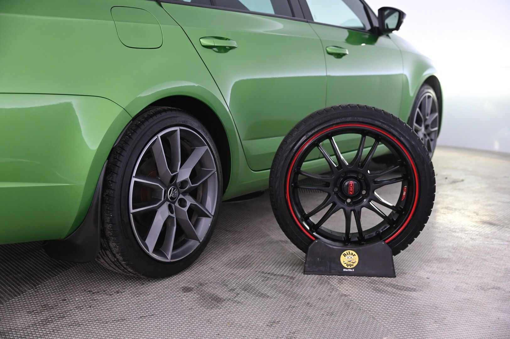 Skoda Octavia 2019 Combi 2,0 TDI 184 RS DSG Autom *Webasto / Lämmitettävä Ratti & Tuulilasi / ACC / P.kamera - Näyttävä yksillö hyvällä värillä / 2x renkaat / Suomiauto