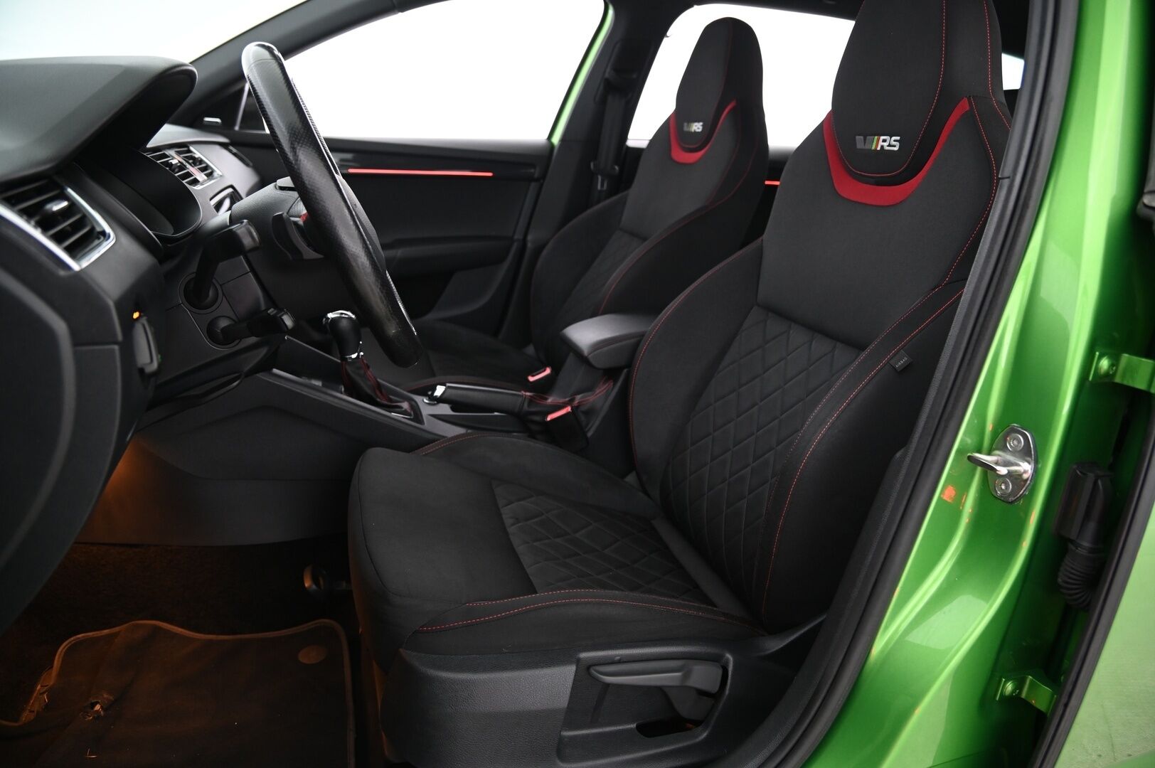 Skoda Octavia 2019 Combi 2,0 TDI 184 RS DSG Autom *Webasto / Lämmitettävä Ratti & Tuulilasi / ACC / P.kamera - Näyttävä yksillö hyvällä värillä / 2x renkaat / Suomiauto