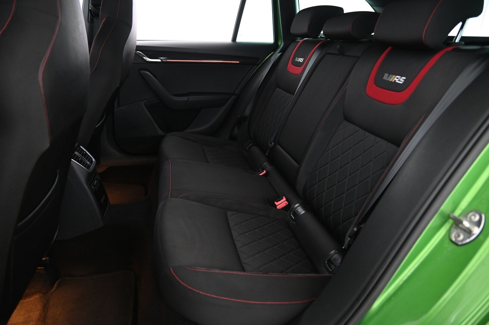 Skoda Octavia 2019 Combi 2,0 TDI 184 RS DSG Autom *Webasto / Lämmitettävä Ratti & Tuulilasi / ACC / P.kamera - Näyttävä yksillö hyvällä värillä / 2x renkaat / Suomiauto