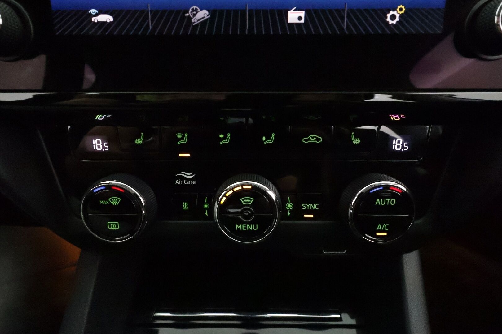 Skoda Octavia 2019 Combi 2,0 TDI 184 4x4 Scout DSG Autom. **Adapt.vakkari / P.kamera / LED / Koukku / Ratinlämmitin / Webasto** - Suomi-auto / Merkkihuollettu / Kahdet renkaat aluvanteilla / Penkinlämmittimet takana / Lämmitettävä tuulilasi / Sähköluukku