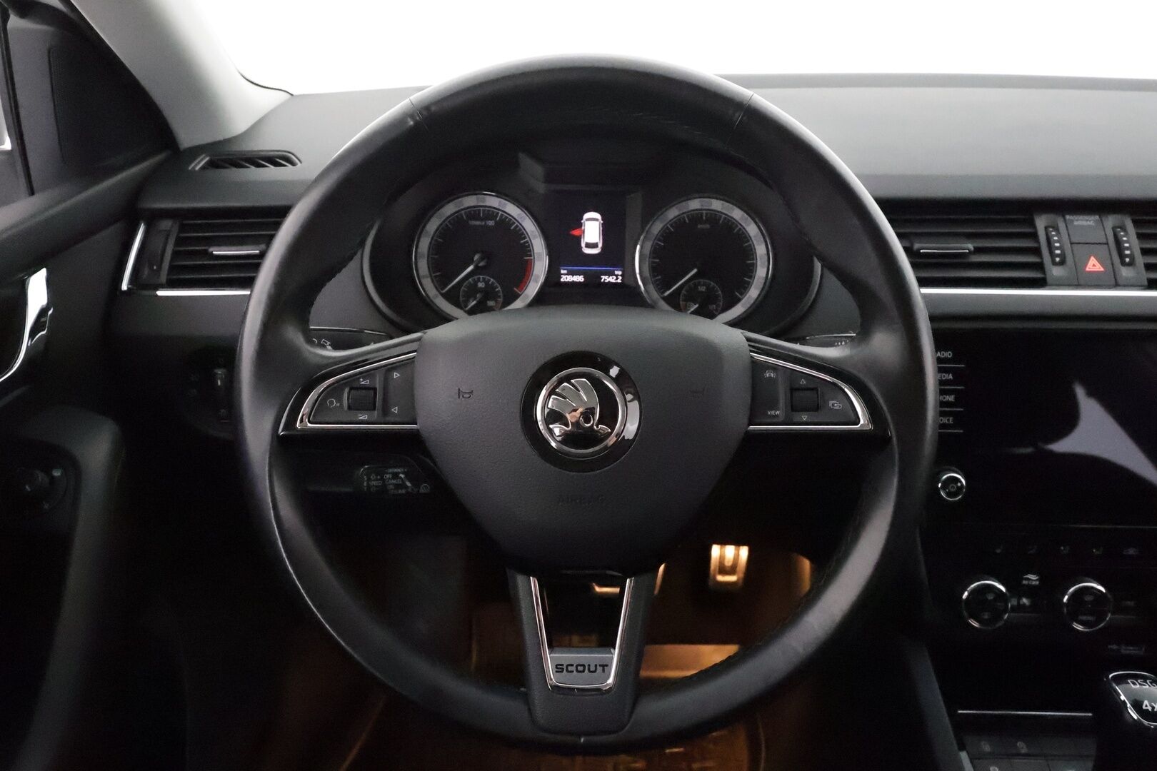 Skoda Octavia 2019 Combi 2,0 TDI 184 4x4 Scout DSG Autom. **Adapt.vakkari / P.kamera / LED / Koukku / Ratinlämmitin / Webasto** - Suomi-auto / Merkkihuollettu / Kahdet renkaat aluvanteilla / Penkinlämmittimet takana / Lämmitettävä tuulilasi / Sähköluukku