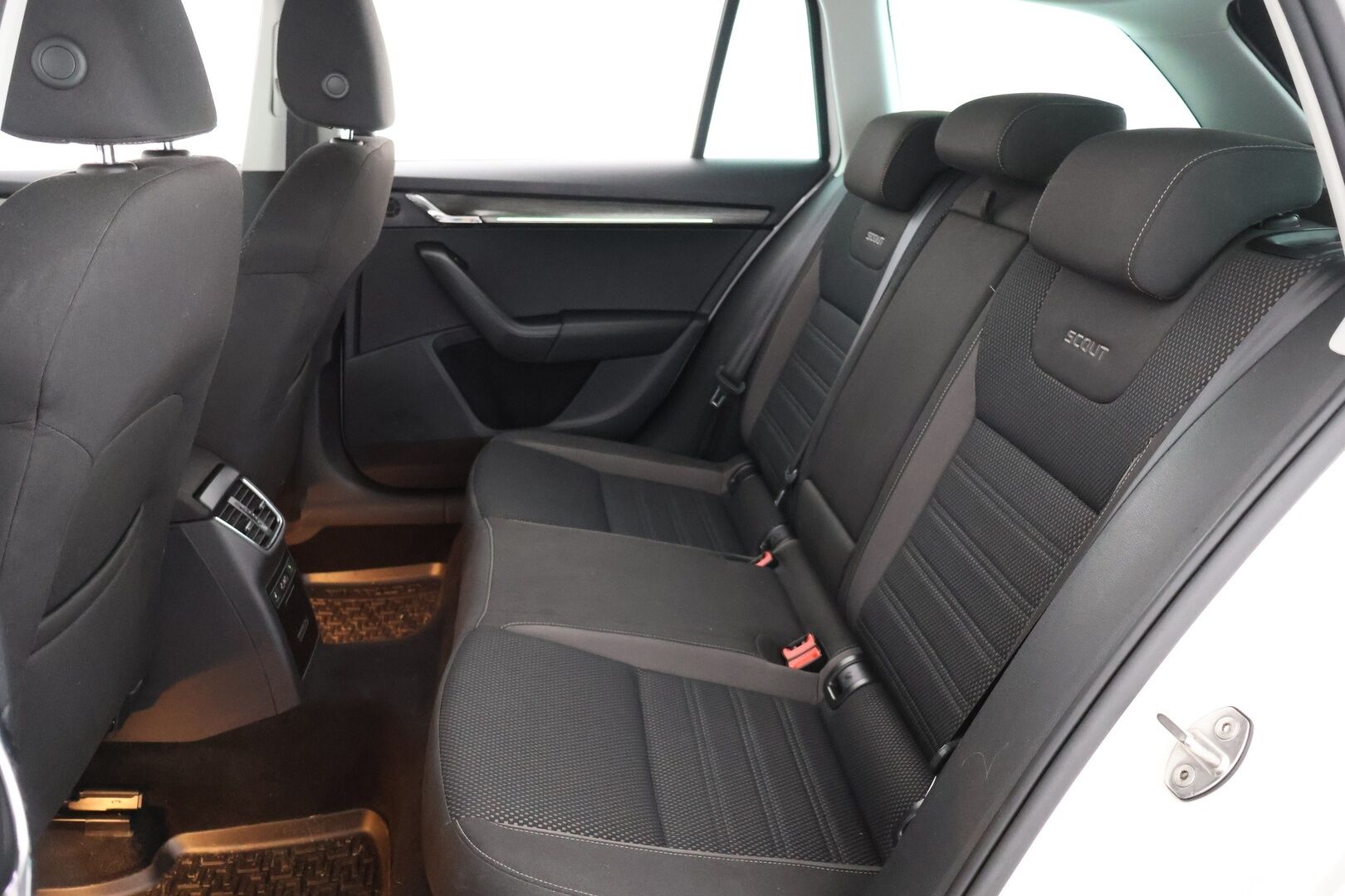Skoda Octavia 2019 Combi 2,0 TDI 184 4x4 Scout DSG Autom. - | Suomi-auto | Adapt.vakkari | P.kamera | LED | Koukku | Ratinlämmitin | Webasto | Lämmitettävä tuulilasi | Sähköluukku | 