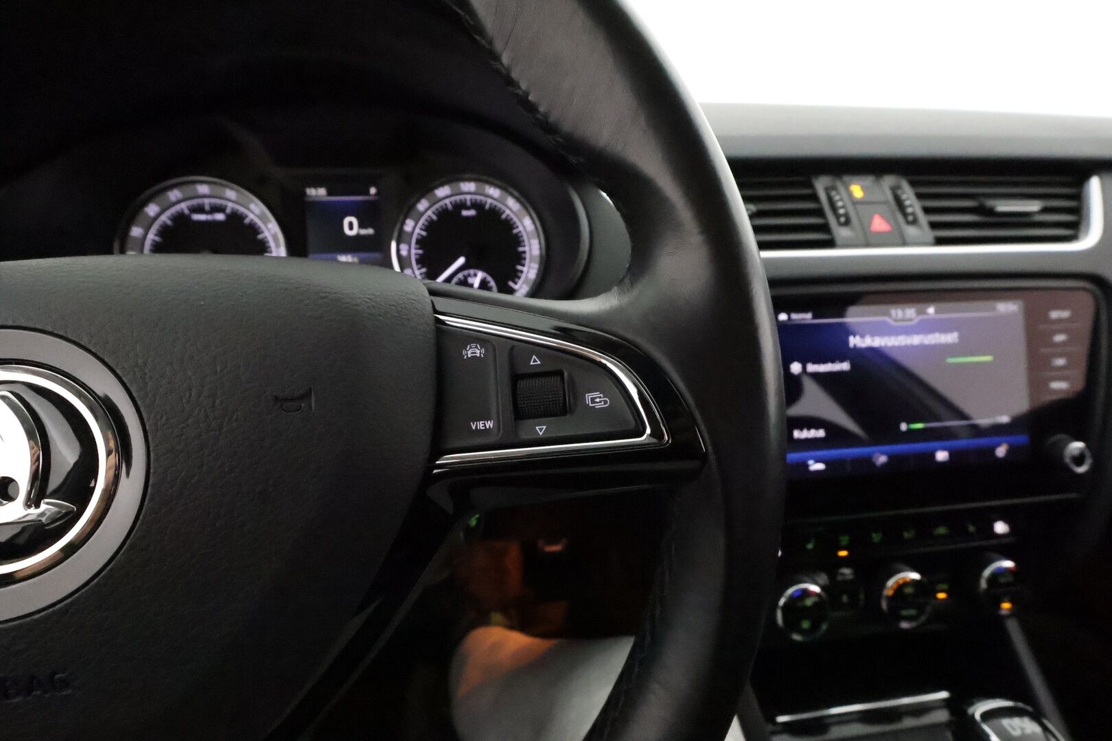 Skoda Octavia 2019 Combi 2,0 TDI 184 4x4 Scout DSG Autom. **Adapt.vakkari / P.kamera / LED / Koukku / Ratinlämmitin / Webasto** - Suomi-auto / Merkkihuollettu / Kahdet renkaat aluvanteilla / Penkinlämmittimet takana / Lämmitettävä tuulilasi / Sähköluukku