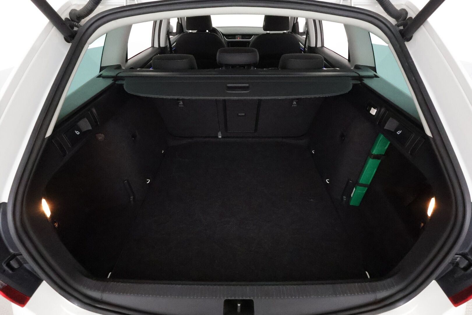 Skoda Octavia 2019 Combi 2,0 TDI 184 4x4 Scout DSG Autom. **Adapt.vakkari / P.kamera / LED / Koukku / Ratinlämmitin / Webasto** - Suomi-auto / Merkkihuollettu / Kahdet renkaat aluvanteilla / Penkinlämmittimet takana / Lämmitettävä tuulilasi / Sähköluukku