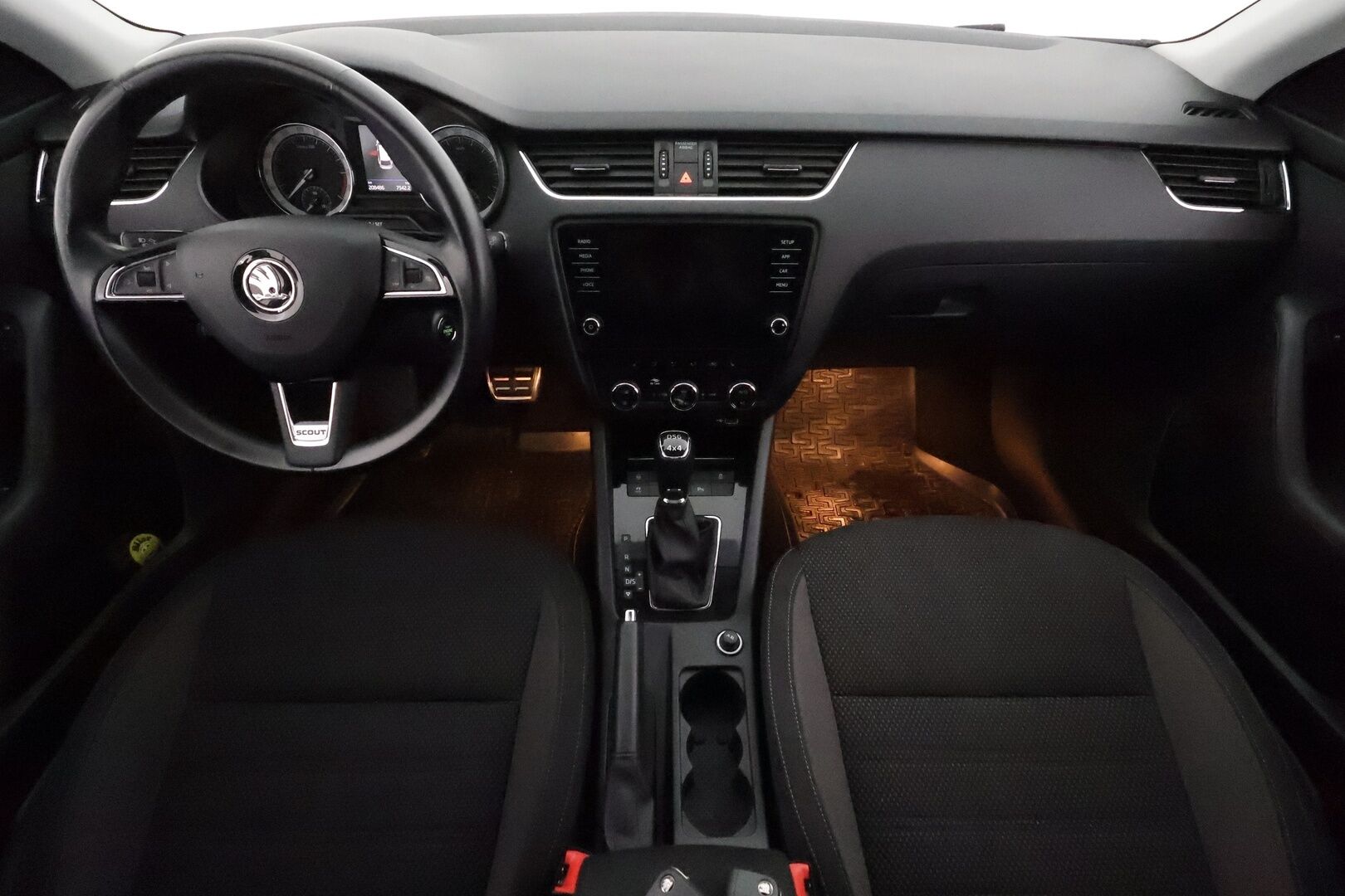 Skoda Octavia 2019 Combi 2,0 TDI 184 4x4 Scout DSG Autom. **Adapt.vakkari / P.kamera / LED / Koukku / Ratinlämmitin / Webasto** - Suomi-auto / Merkkihuollettu / Kahdet renkaat aluvanteilla / Penkinlämmittimet takana / Lämmitettävä tuulilasi / Sähköluukku