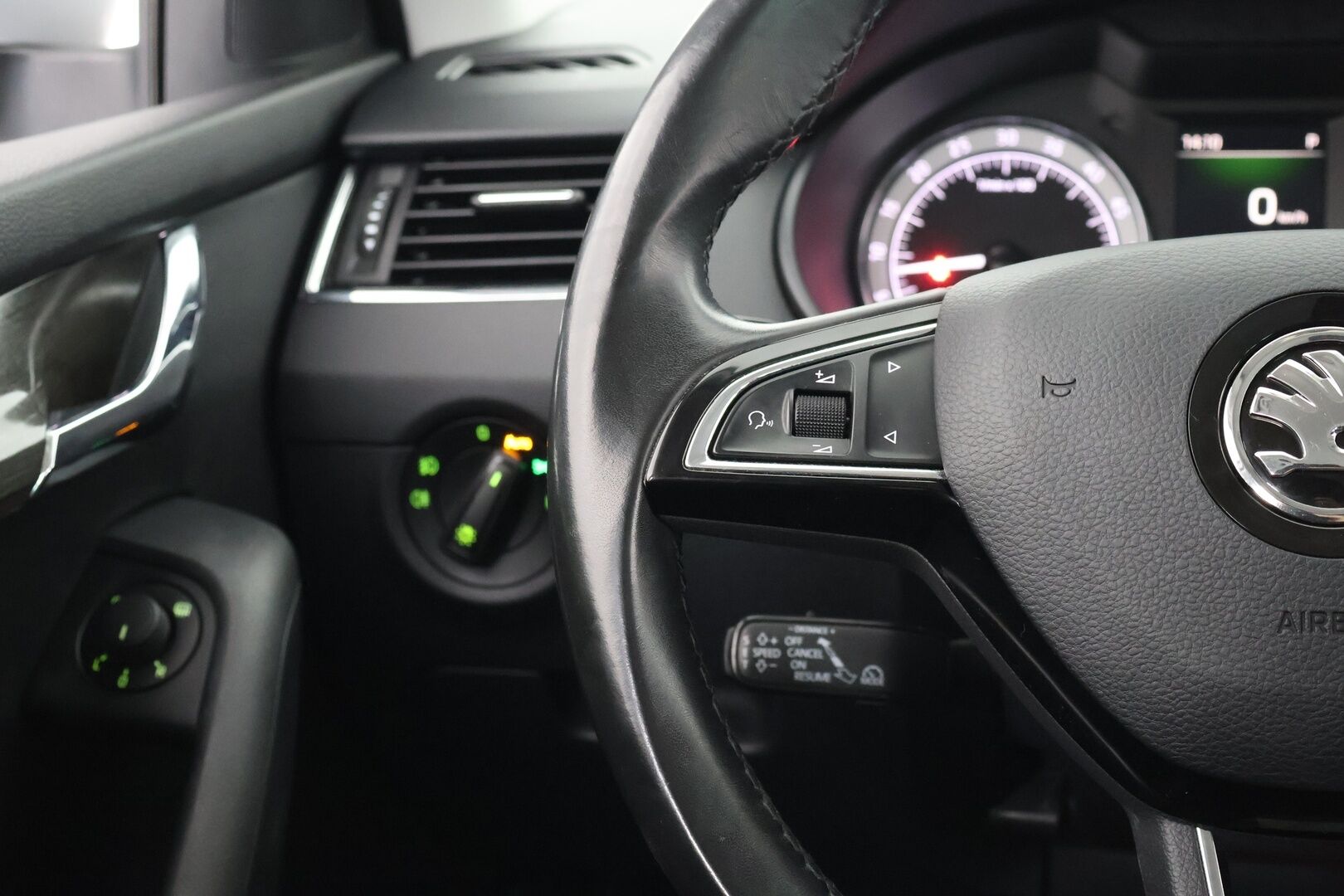 Skoda Octavia 2019 Combi 2,0 TDI 184 4x4 Scout DSG Autom. - | Suomi-auto | Adapt.vakkari | P.kamera | LED | Koukku | Ratinlämmitin | Webasto | Lämmitettävä tuulilasi | Sähköluukku | 