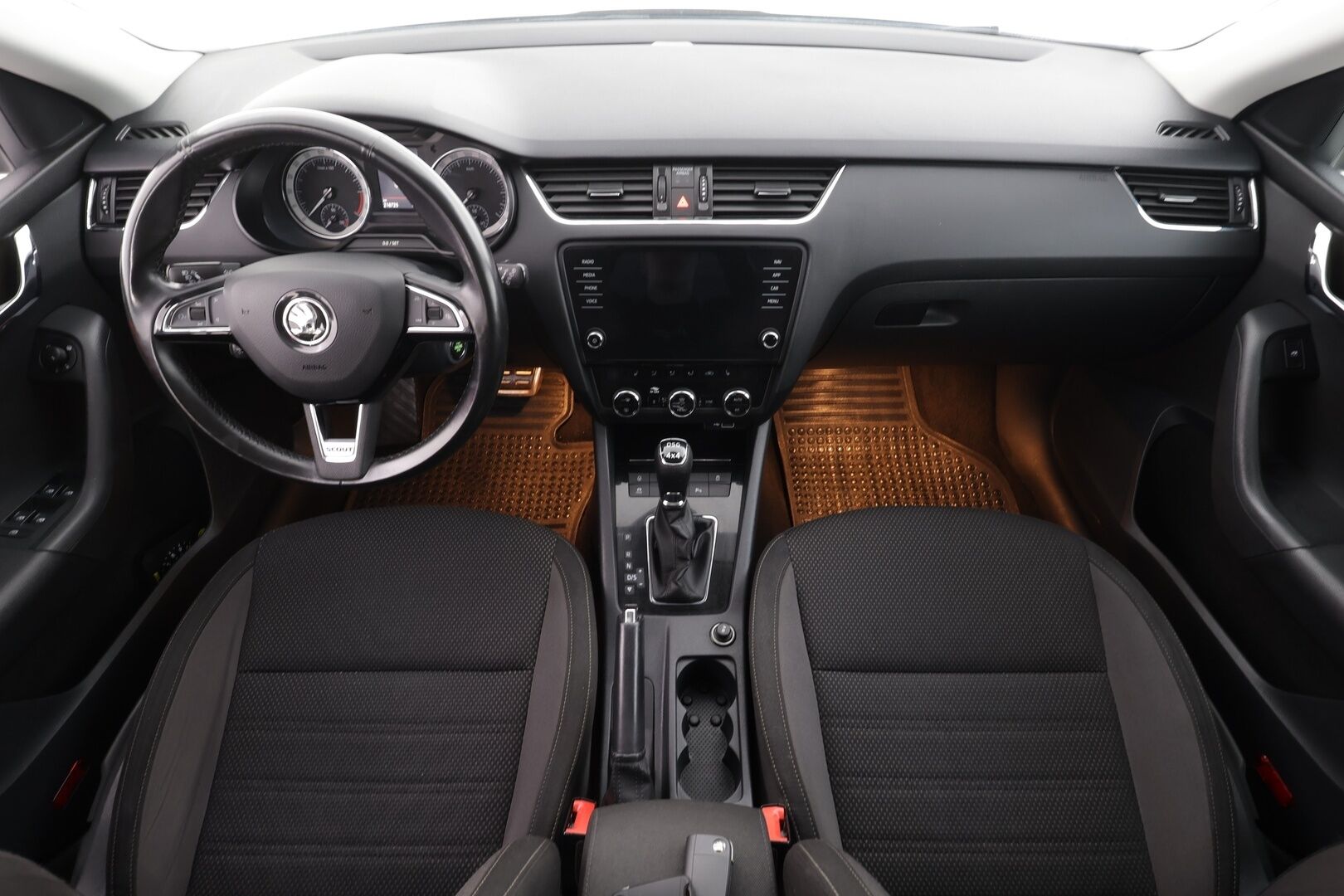 Skoda Octavia 2019 Combi 2,0 TDI 184 4x4 Scout BusinessLine DSG * Webasto / Koukku / ACC / LED / P.Kamera / Navi / Kaistavahti * - Facelift / Suomi-auto / Kahdet renkaat 