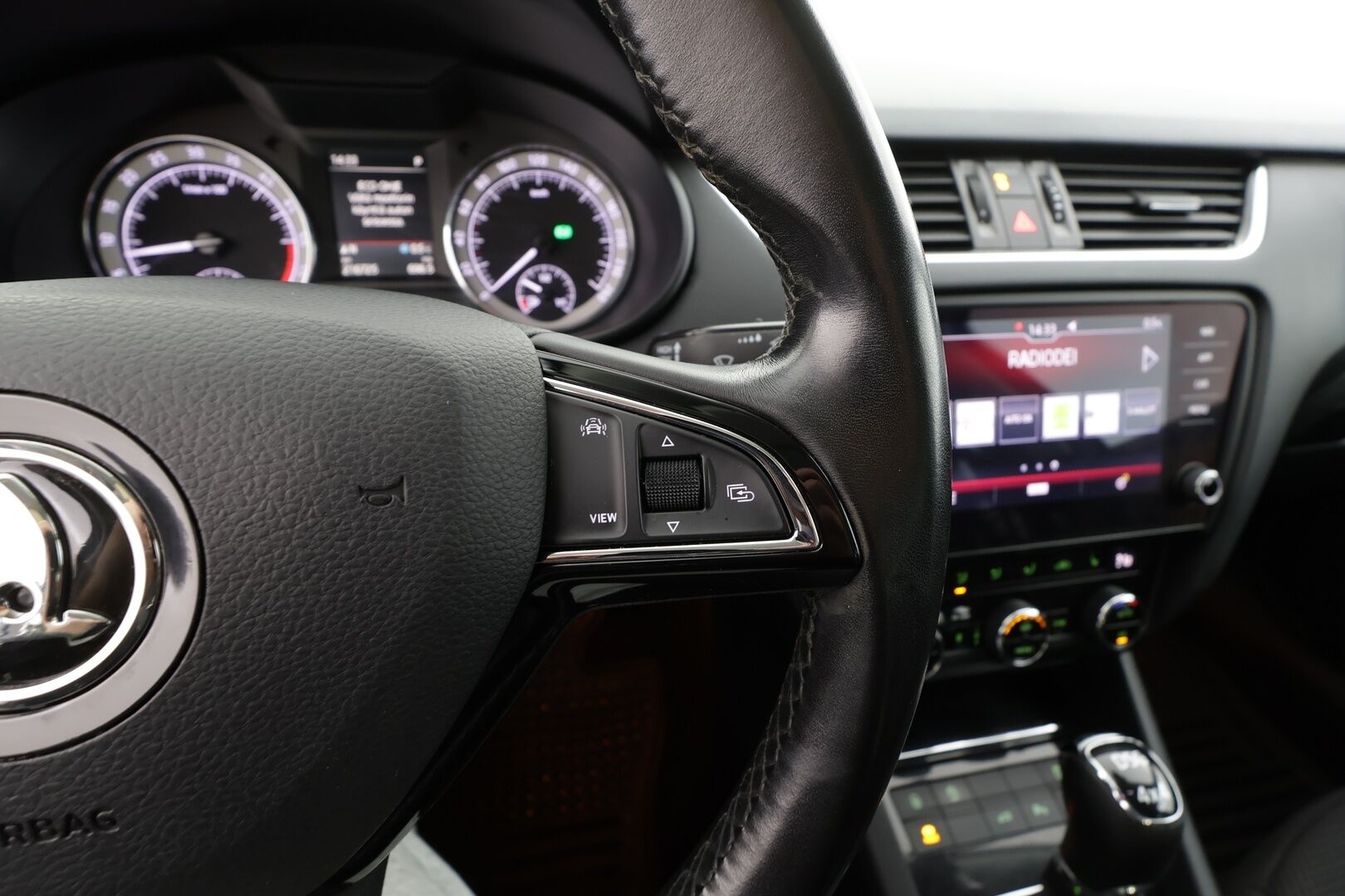 Skoda Octavia 2019 Combi 2,0 TDI 184 4x4 Scout BusinessLine DSG * Webasto / Koukku / ACC / LED / P.Kamera / Navi / Kaistavahti * - Facelift / Suomi-auto / Kahdet renkaat 