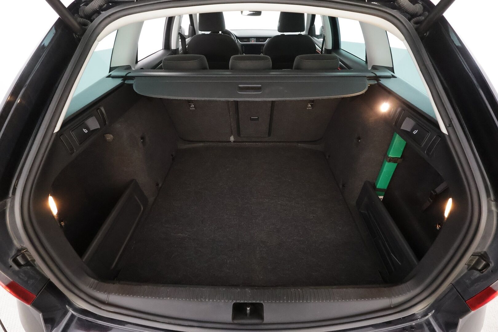 Skoda Octavia 2019 Combi 2,0 TDI 184 4x4 Scout BusinessLine DSG * Webasto / Koukku / ACC / LED / P.Kamera / Navi / Kaistavahti * - Facelift / Suomi-auto / Kahdet renkaat 