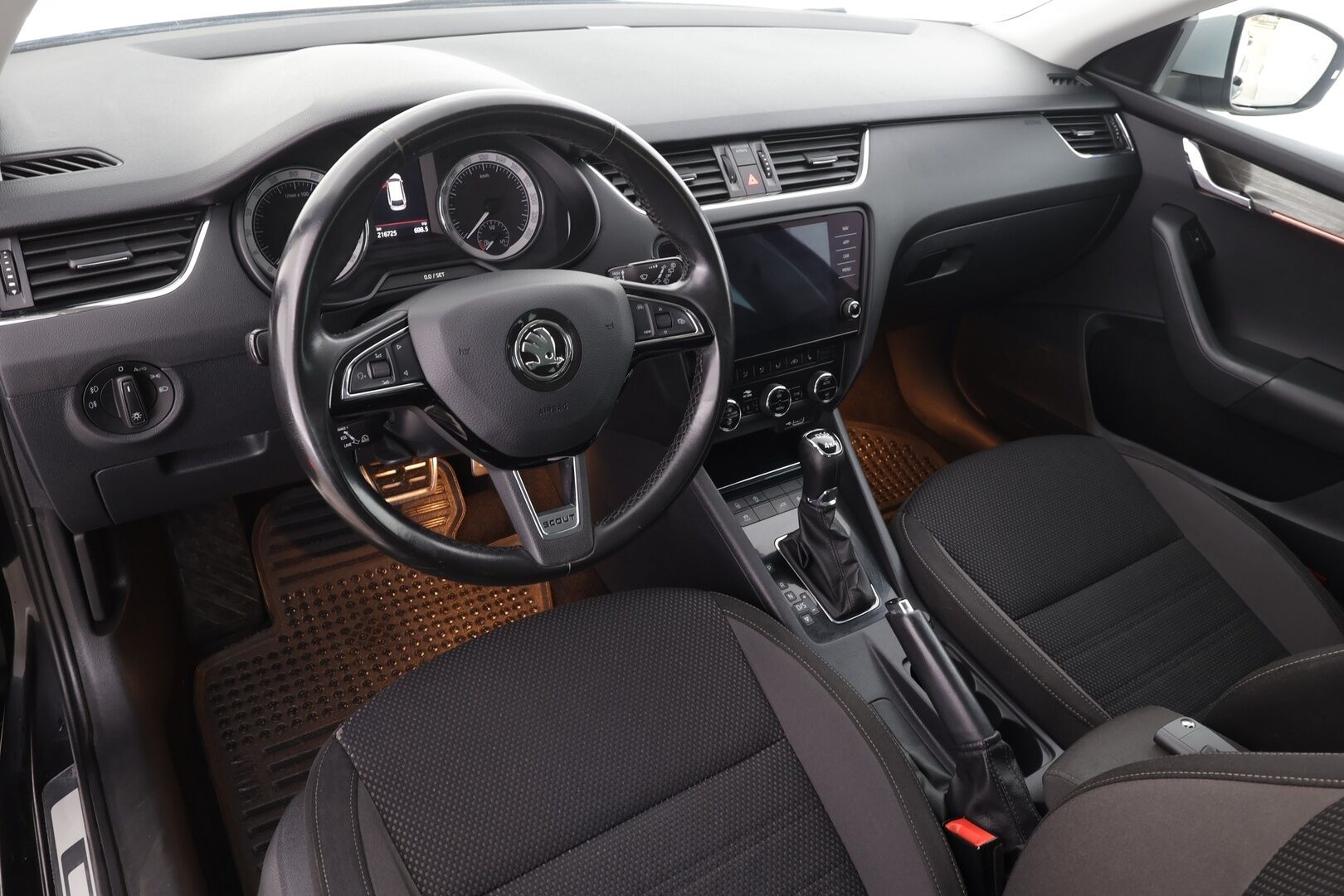 Skoda Octavia 2019 Combi 2,0 TDI 184 4x4 Scout BusinessLine DSG * Webasto / Koukku / ACC / LED / P.Kamera / Navi / Kaistavahti * - Facelift / Suomi-auto / Kahdet renkaat 