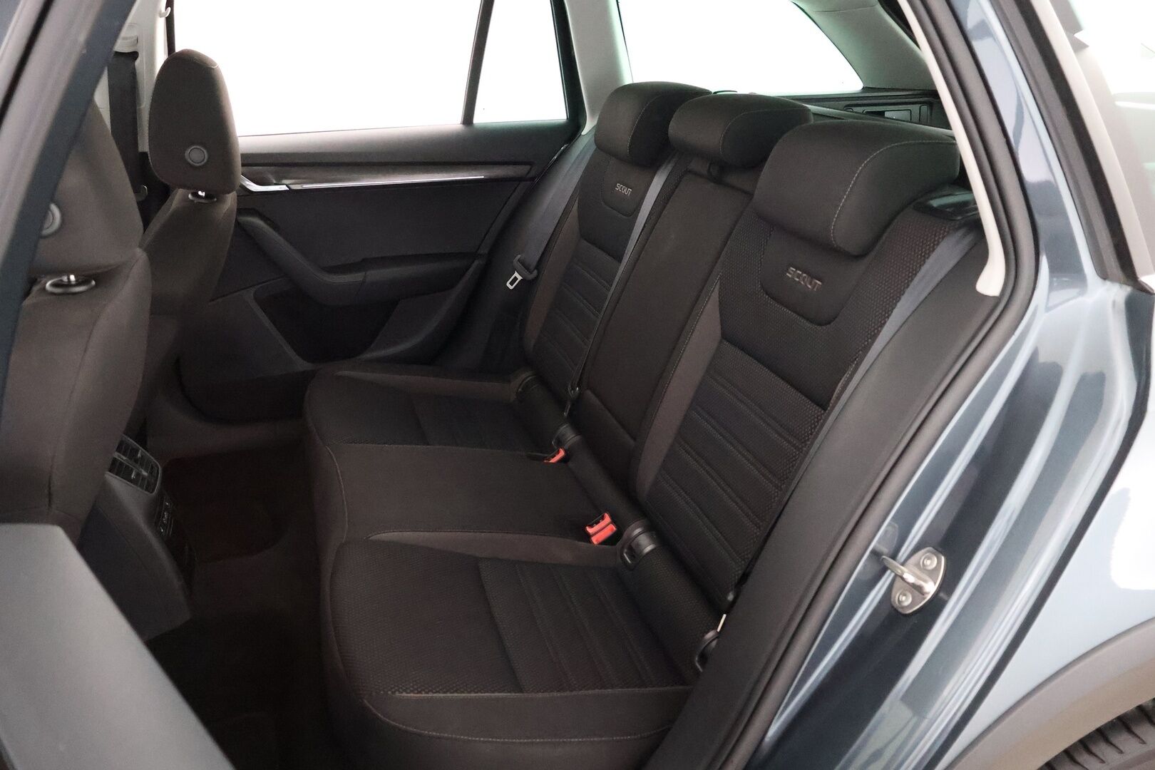 Skoda Octavia 2019 Combi 2,0 TDI 184 4x4 Scout DSG Autom. - Webasto / Adapt. Vakkari / BLIS / P.Kamera / Keyless / Ratinlämmitin / Sähköluukku / Vetokoukku