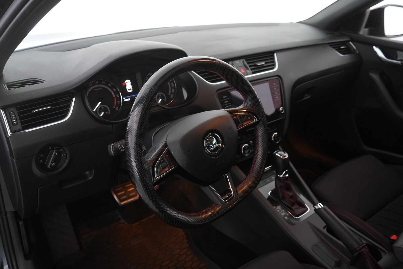 Skoda Octavia 2019 Combi 2,0 TDI 184 4x4 RS DSG Autom. *ACC / Webasto / P-kamera / Koukku / Navi* - Juuri huollettu / Jakopää juuri vaihdettu / Kahdet Skodan alut / Kattavat huollot