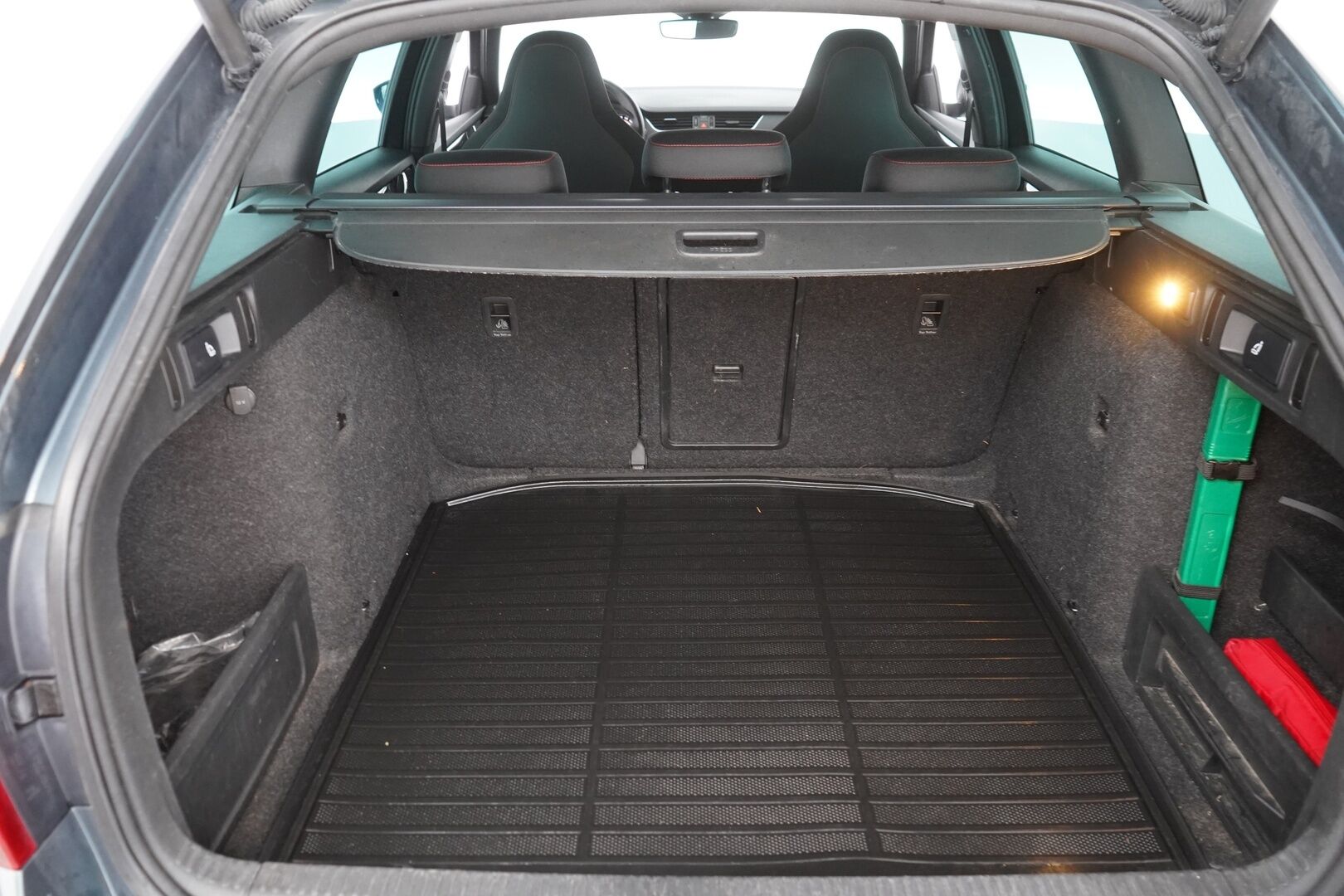 Skoda Octavia 2019 Combi 2,0 TDI 184 4x4 RS DSG Autom. *ACC / Webasto / P-kamera / Koukku / Navi* - Juuri huollettu / Jakopää juuri vaihdettu / Kahdet Skodan alut / Kattavat huollot