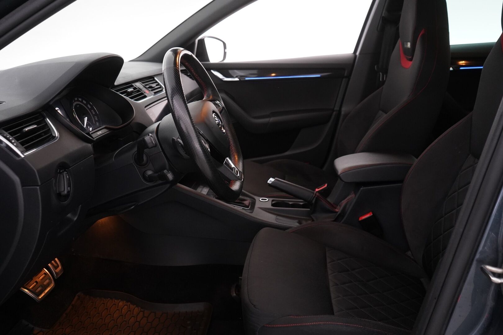 Skoda Octavia 2019 Combi 2,0 TDI 184 4x4 RS DSG Autom. *ACC / Webasto / P-kamera / Koukku / Navi* - Juuri huollettu / Jakopää juuri vaihdettu / Kahdet Skodan alut / Kattavat huollot