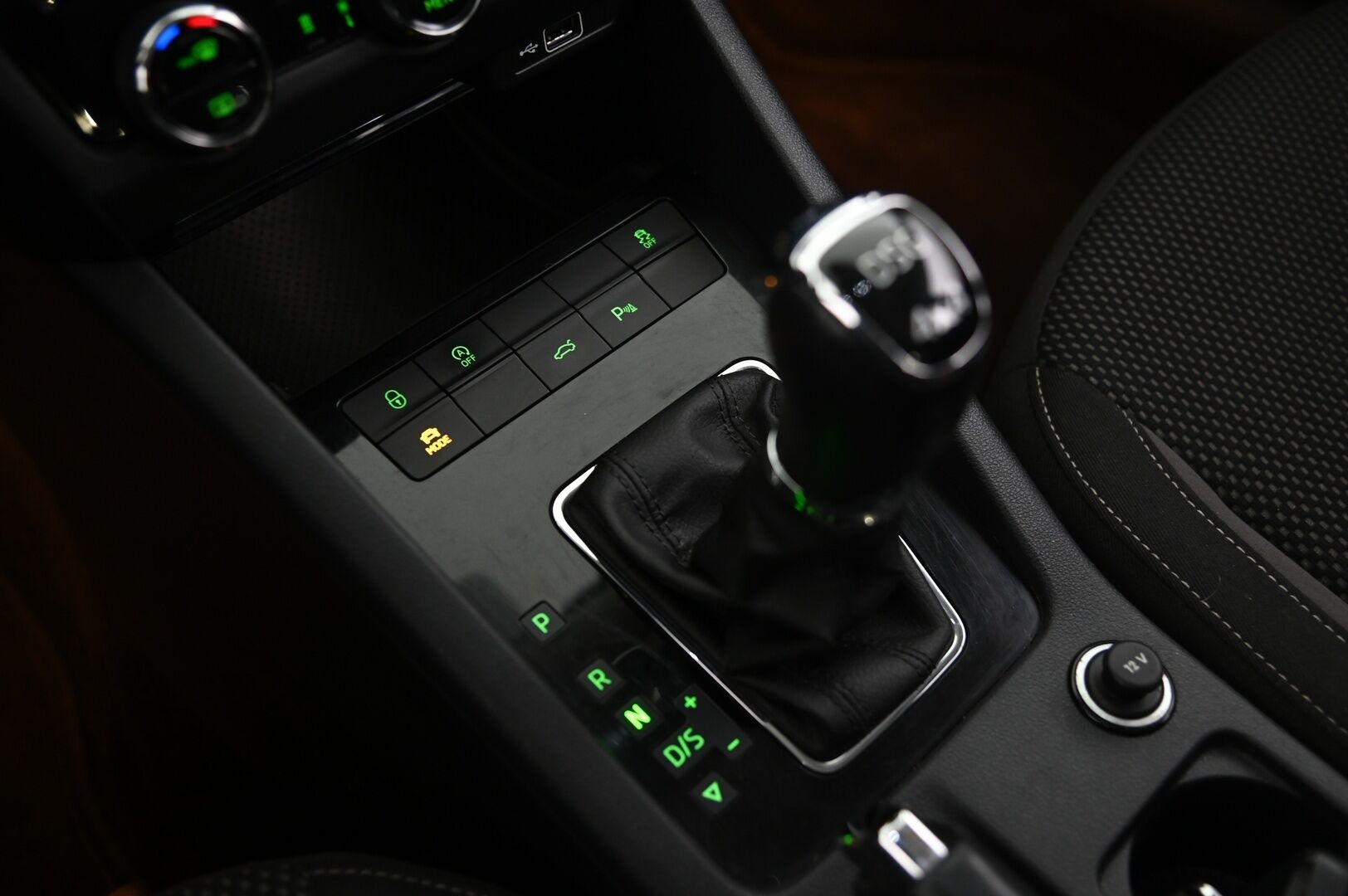 Skoda Octavia 2019 Combi 2,0 TDI 184 4x4 Scout BusinessLine DSG Autom. / Digimittaristo / Webasto / ACC / Peruutuskamera / Navi / Vetokoukku / - HULLU BLACKWEEK KORKOTARJOUS 2,49%