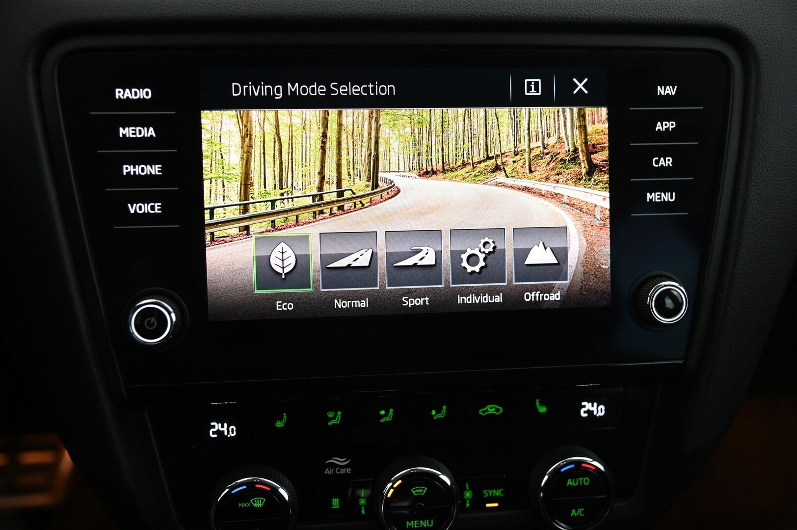 Skoda Octavia 2019 Combi 2,0 TDI 184 4x4 Scout BusinessLine DSG Autom. / Digimittaristo / Webasto / ACC / Peruutuskamera / Navi / Vetokoukku / - HULLU BLACKWEEK KORKOTARJOUS 2,49%