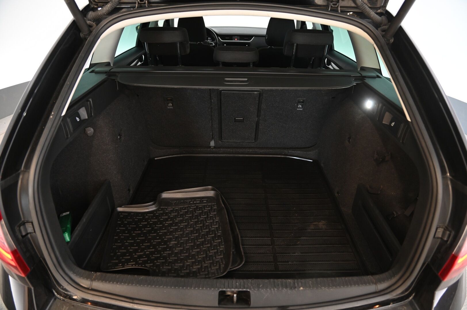 Skoda Octavia 2019 Combi 2,0 TDI 184 4x4 Scout BusinessLine DSG Autom. / Digimittaristo / Webasto / ACC / Peruutuskamera / Navi / Vetokoukku / - HULLU BLACKWEEK KORKOTARJOUS 2,49%