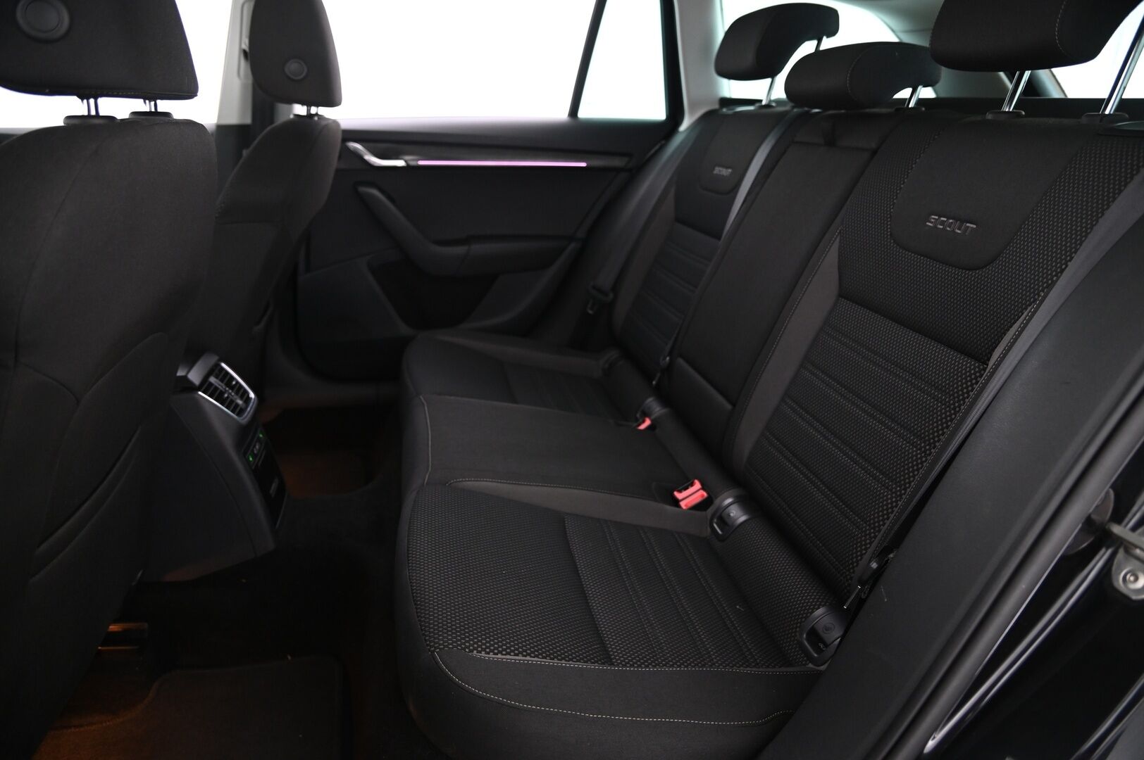 Skoda Octavia 2019 Combi 2,0 TDI 184 4x4 Scout BusinessLine DSG Autom. / Digimittaristo / Webasto / ACC / Peruutuskamera / Navi / Vetokoukku / - HULLU BLACKWEEK KORKOTARJOUS 2,49%