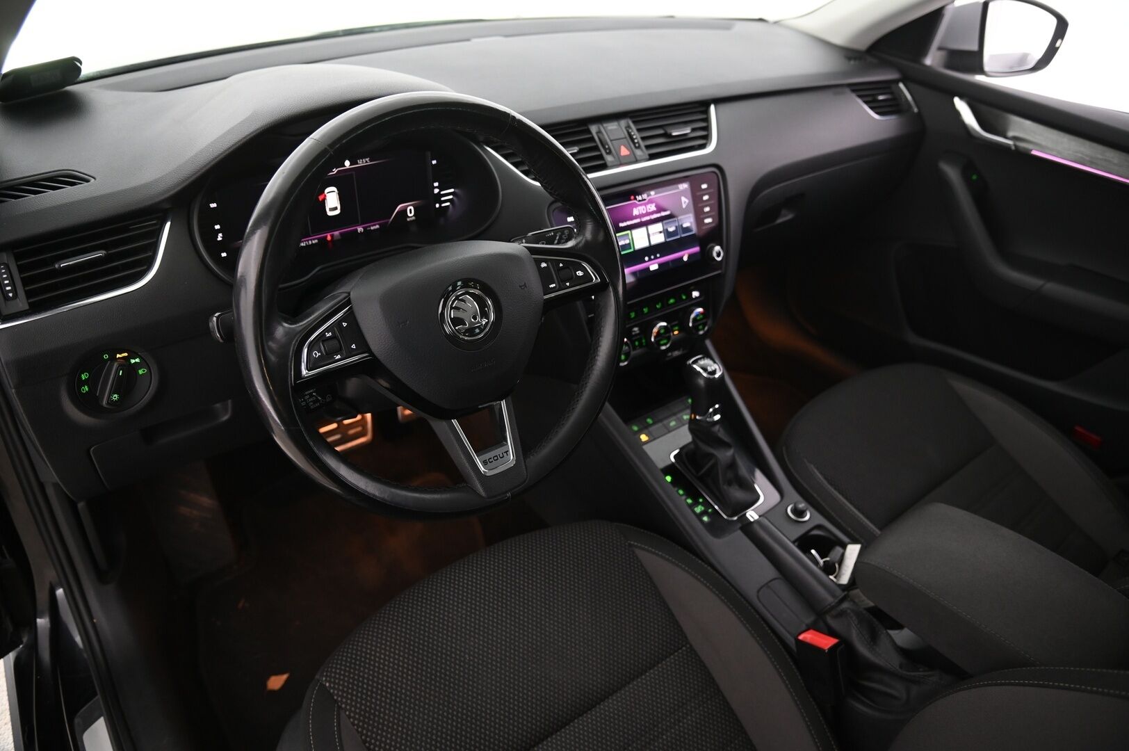 Skoda Octavia 2019 Combi 2,0 TDI 184 4x4 Scout BusinessLine DSG Autom. / Digimittaristo / Webasto / ACC / Peruutuskamera / Navi / Vetokoukku / - HULLU BLACKWEEK KORKOTARJOUS 2,49%