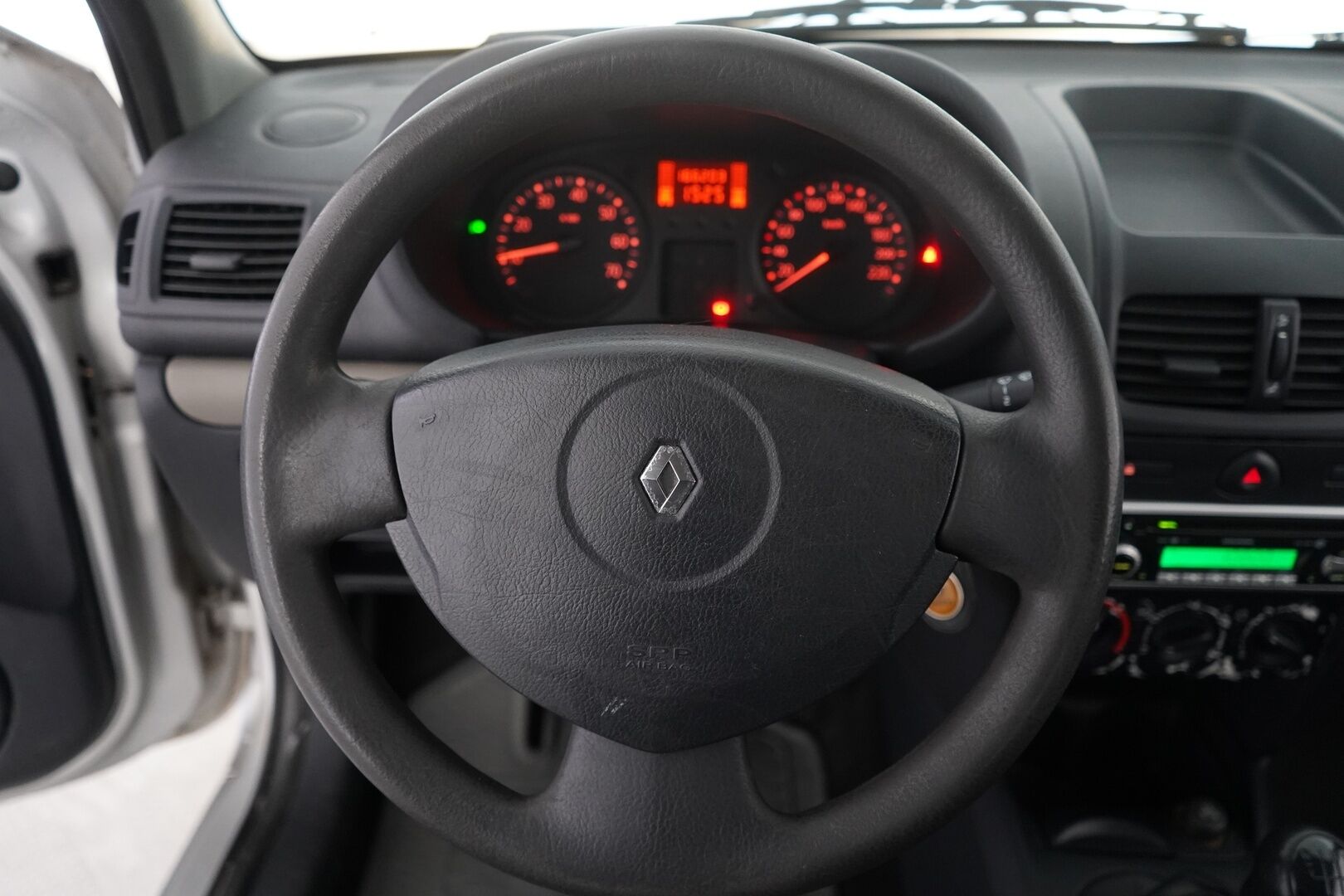 Renault Clio 2005 - YritysOutlet - Myydään vain yrityksille - – Tämä auto myydään YritysOutlet -valikoimasta vain yritykselle