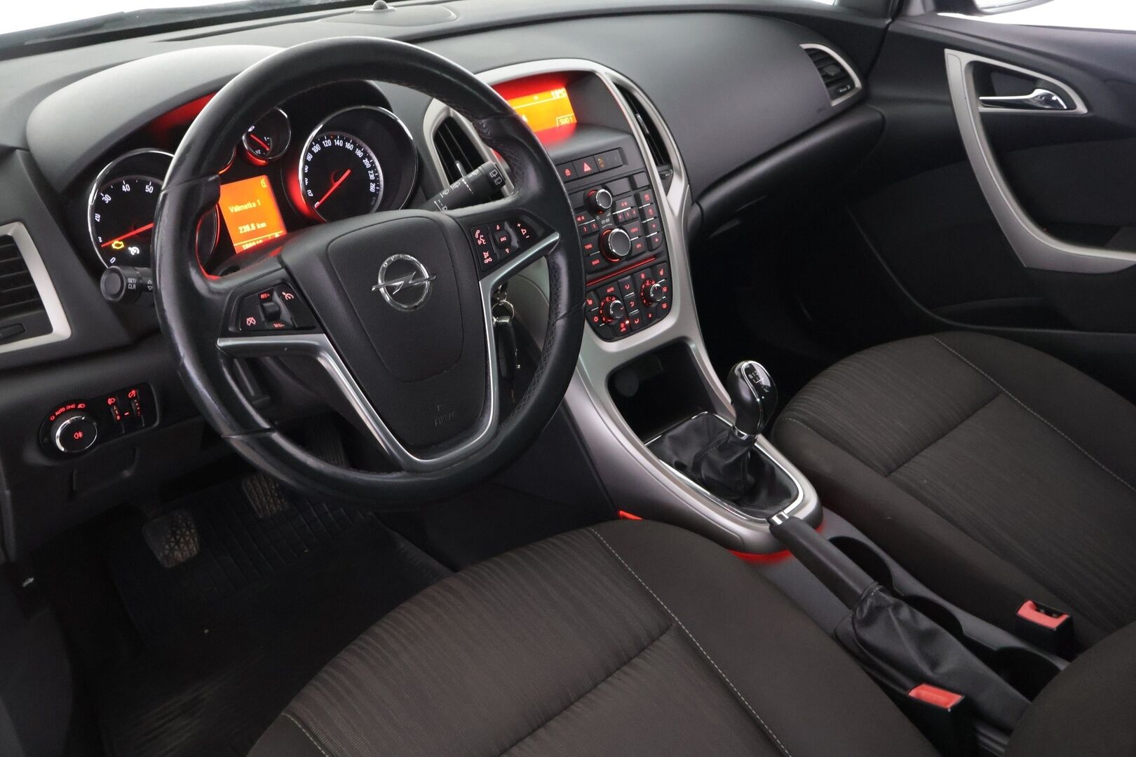Opel Astra 2011 5-ov Enjoy 1,4 Turbo Ecotec 103kW MT6 *YritysOutlet - Myydään vain yrityksille* - *YritysOutlet - Myydään vain yrityksille* / Hyvin huollettu / Kahdet renkaat 