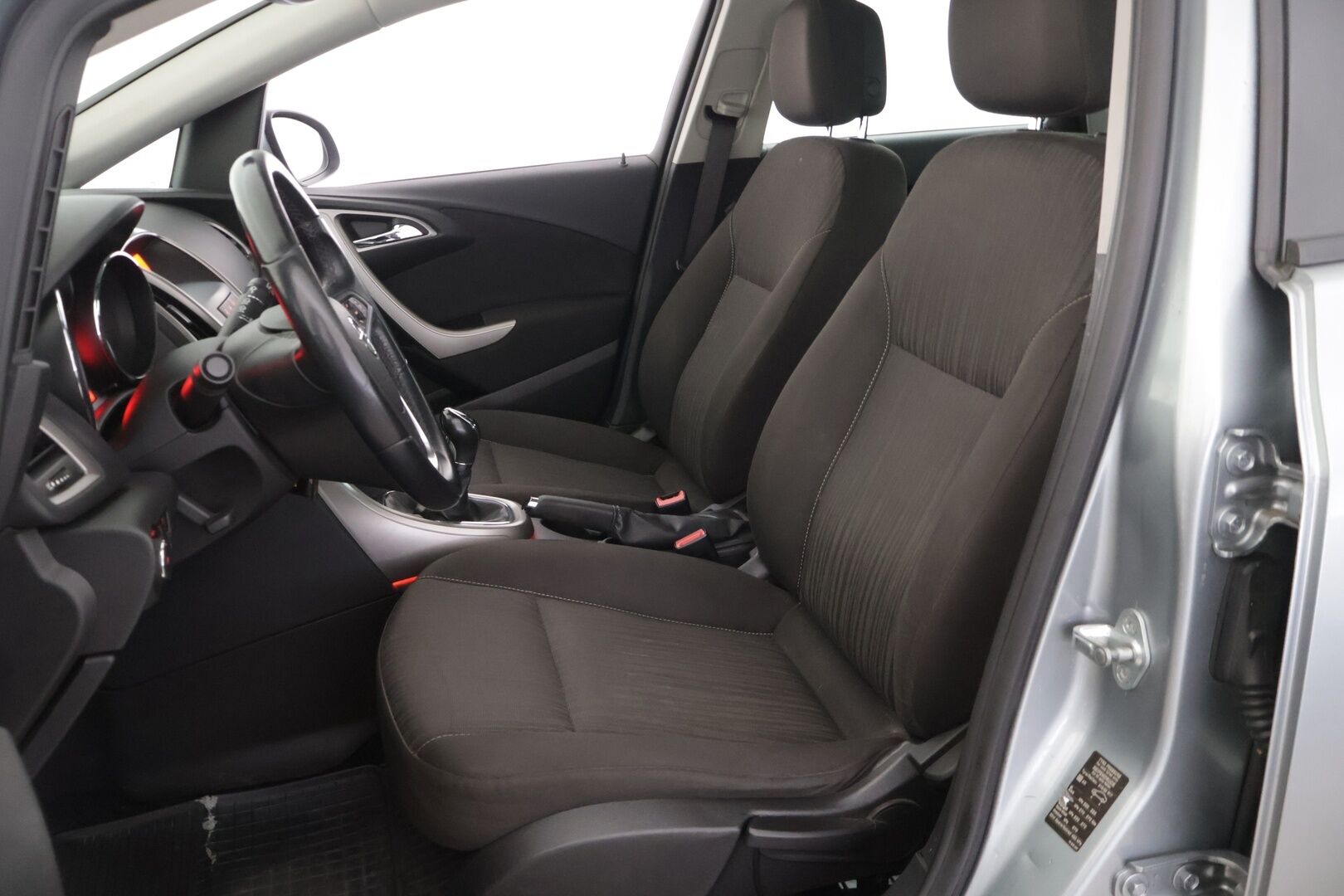 Opel Astra 2011 5-ov Enjoy 1,4 Turbo Ecotec 103kW MT6 *YritysOutlet - Myydään vain yrityksille* - *YritysOutlet - Myydään vain yrityksille* / Hyvin huollettu / Kahdet renkaat 