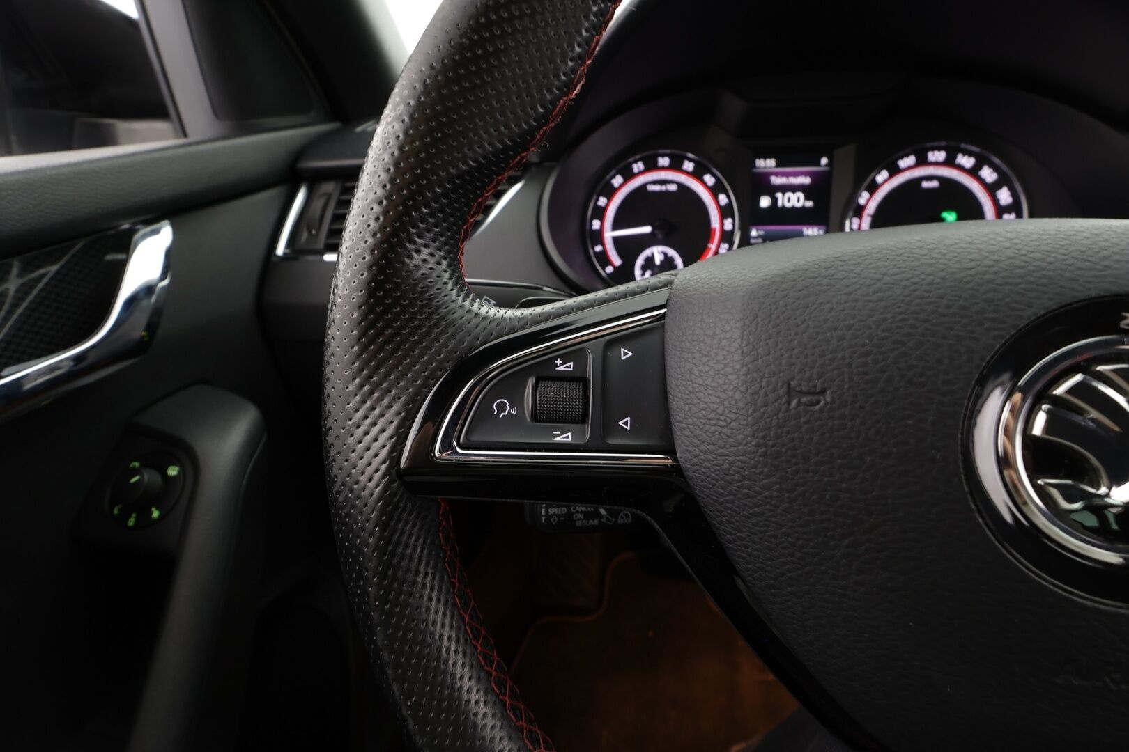 Skoda Octavia 2019 Combi 2,0 TDI 184 RS DSG Autom. * Webasto / Adapt.Vakkari / LED / Sporttipenkit / Peruutuskamera / Kaistavahti / KeyLess - Suomi auto / Merkkihuollettu / Kahdet renkaat