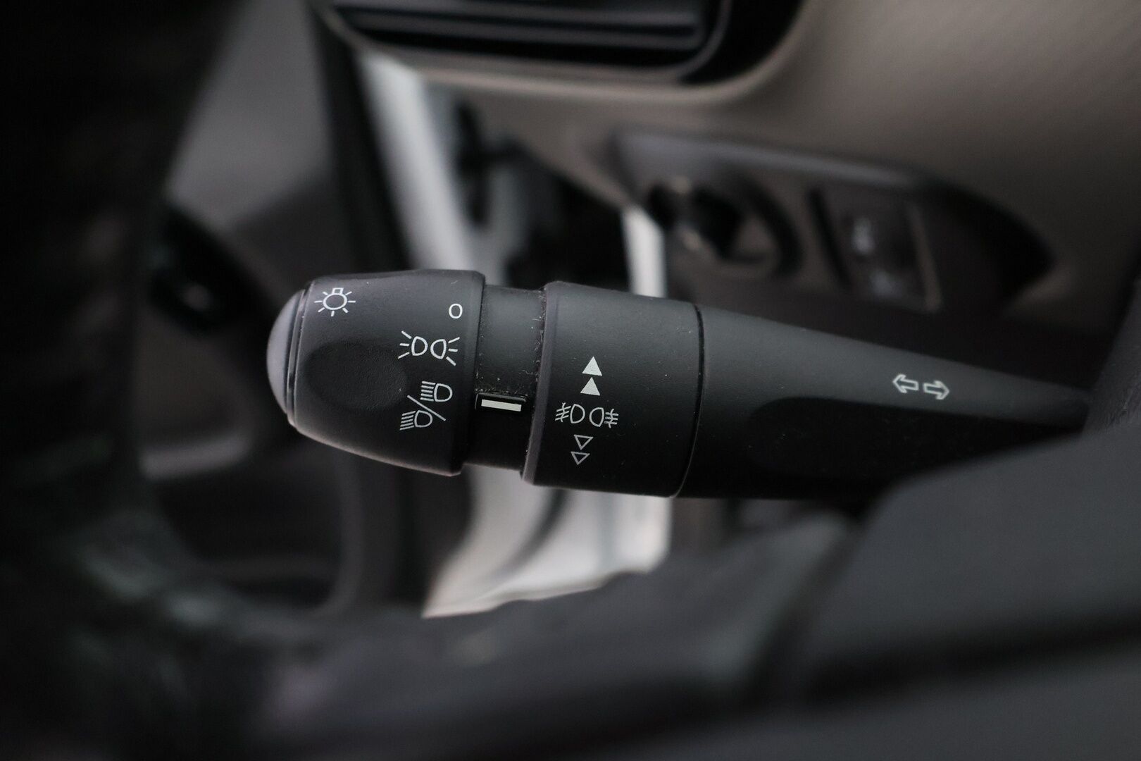 Citroen C4 Cactus 2019 PureTech 110 Feel Limited Automaatti - Suomiauto | Vakkari | Lohko&Sisäpistoke | Peruutustutka | Digimittari | Todella Siisti!