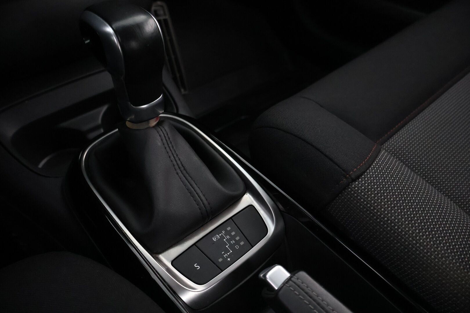 Citroen C4 Cactus 2019 PureTech 110 Feel Limited Automaatti - Suomiauto | Vakkari | Lohko&Sisäpistoke | Peruutustutka | Digimittari | Todella Siisti!