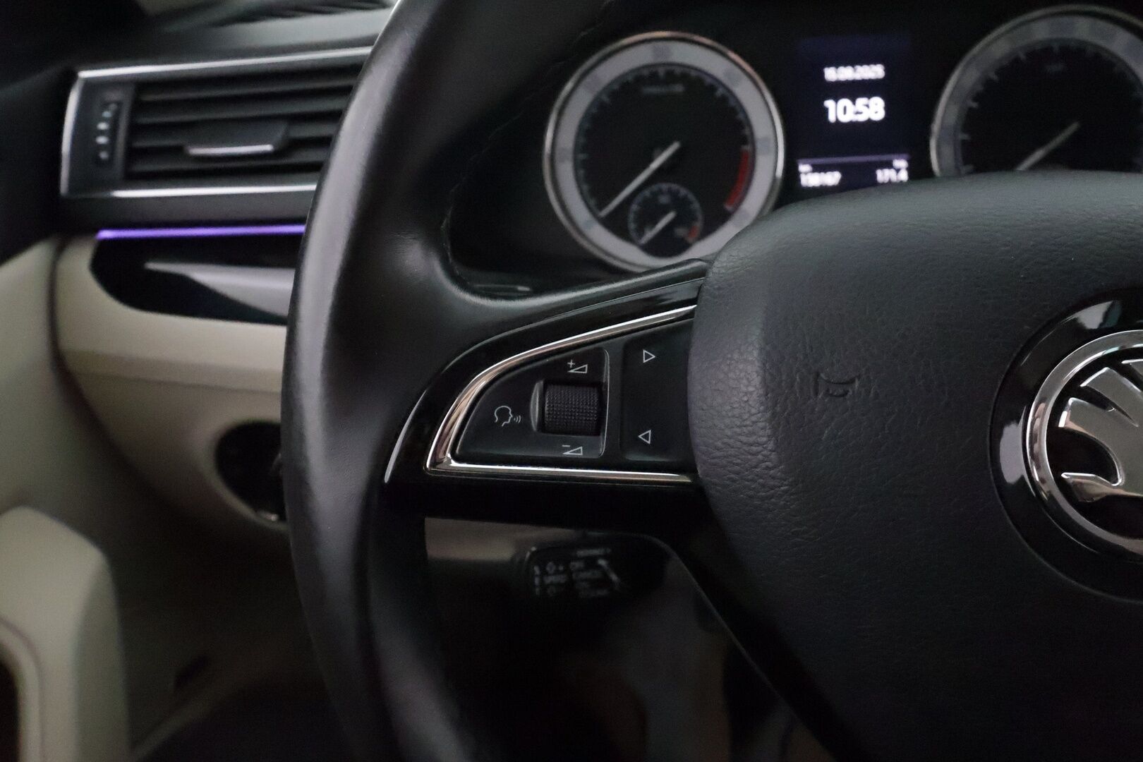 Skoda Superb 2017 Combi 2.0 TDI 190 4x4 L&K DSG **Canton / Webasto / Koukku / Adapt.Vakkari / Xenon / Muistipenkki / Kaistavahti** - Kahdet Renkaat / Merkkihuollettu! / Laurin & Klement / P-Kamera