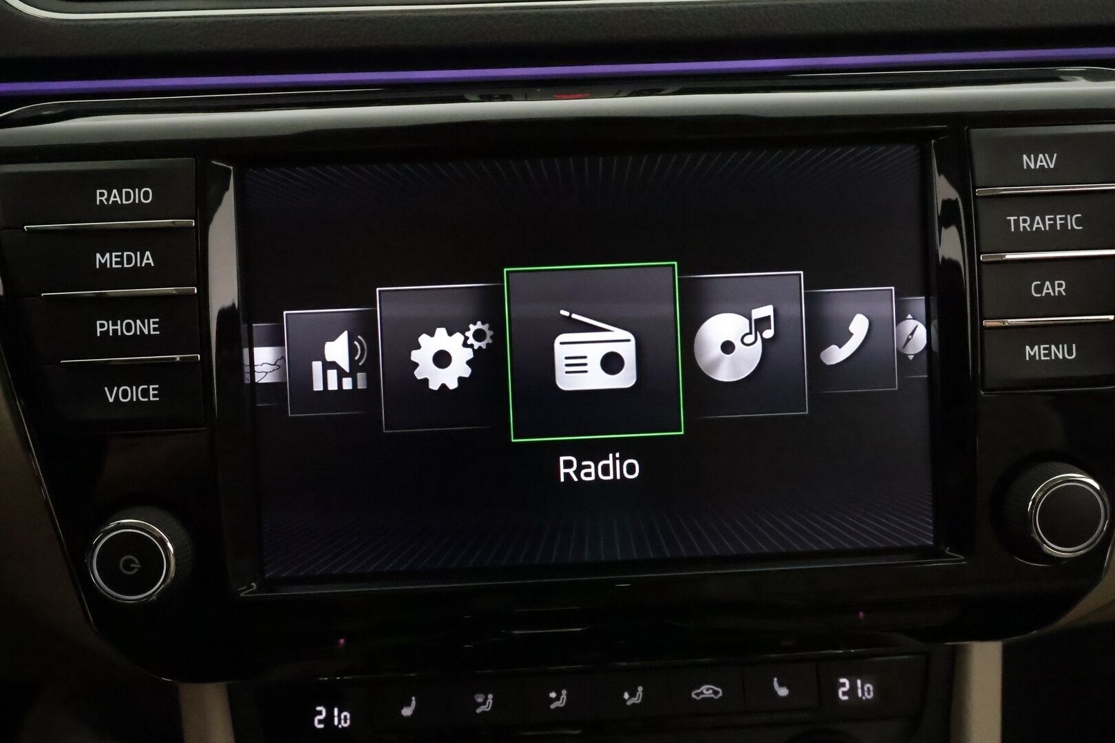 Skoda Superb 2017 Combi 2.0 TDI 190 4x4 L&K DSG **Canton / Webasto / Koukku / Adapt.Vakkari / Xenon / Muistipenkki / Kaistavahti** - Kahdet Renkaat / Merkkihuollettu! / Laurin & Klement / P-Kamera