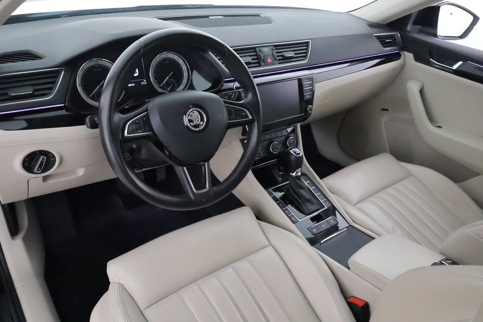 Skoda Superb 2017 Combi 2.0 TDI 190 4x4 L&K DSG **Canton / Webasto / Koukku / Adapt.Vakkari / Xenon / Muistipenkki / Kaistavahti** - Kahdet Renkaat / Merkkihuollettu! / Laurin & Klement / P-Kamera