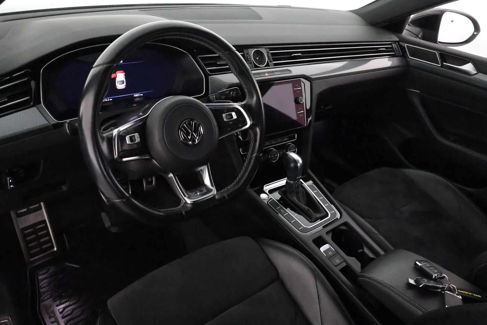Volkswagen Arteon 2019 R-Line Limited Edition 1,5 TSI EVO 110 kW (150 hv) DSG **Adapt.vakkari / Webasto / P.tutkat / Sporttipenkit / LED** - 1.om Suomi-auto / Kahdet renkaat aluvanteilla / Nahka-Alcantara / digimittaristo / KeylessGo